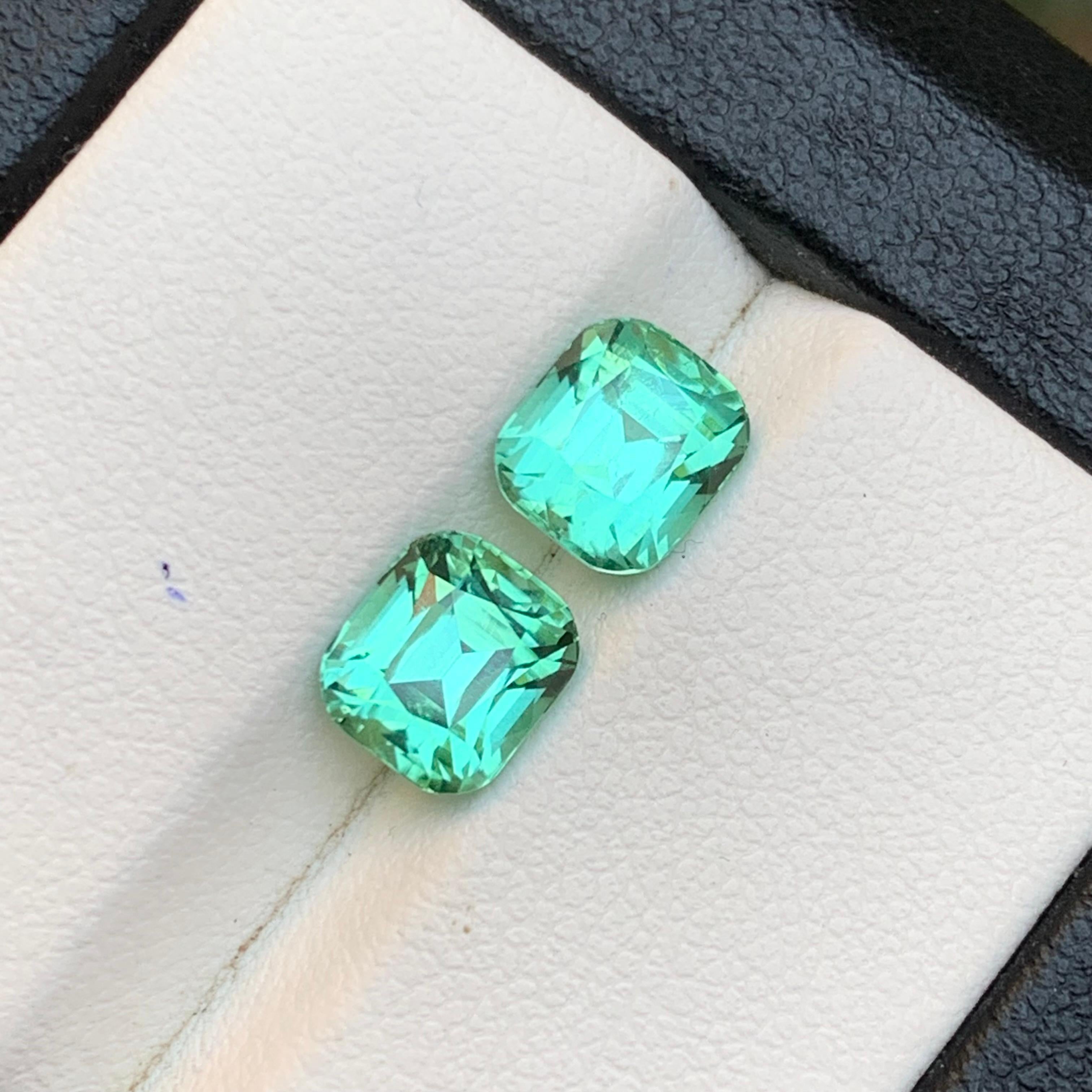 da uomo o donna Vibrante tormalina verde bluastra da 3.47 carati con taglio a cuscino, pietra naturale sfusa, coppia di gemme in vendita