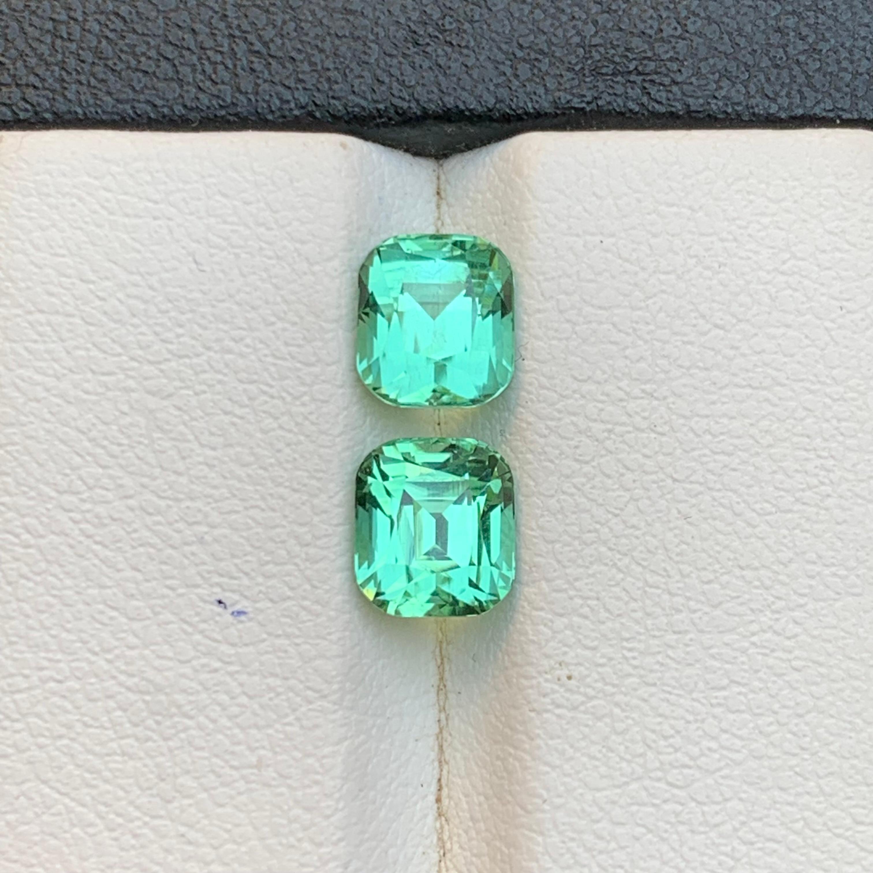 Vibrante tormalina verde bluastra da 3.47 carati con taglio a cuscino, pietra naturale sfusa, coppia di gemme in vendita 1