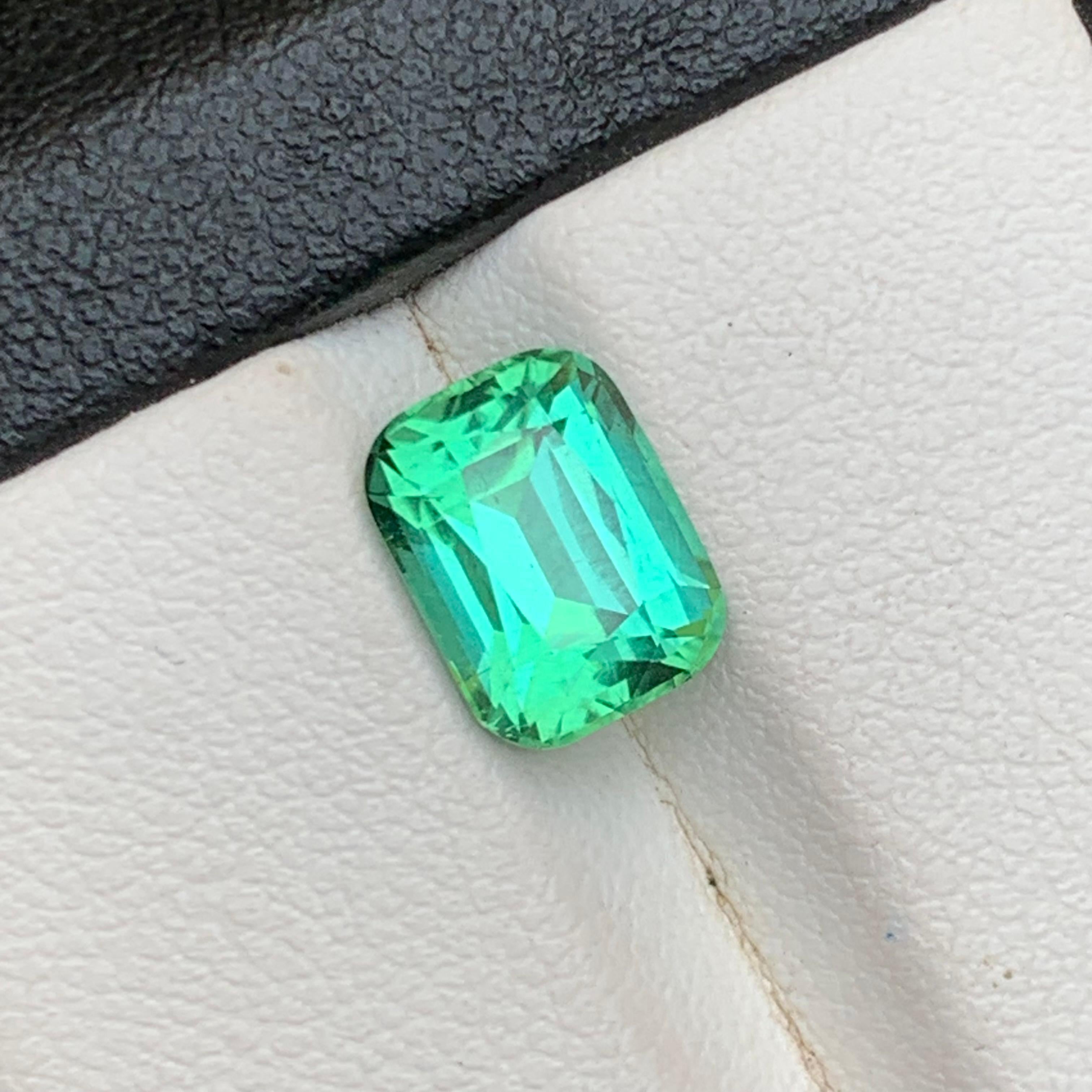 Vibrant Bluish Hue Green Tourmaline 2.69 Ct Cushion Cut Natural Loose Gemstone in vendita 4