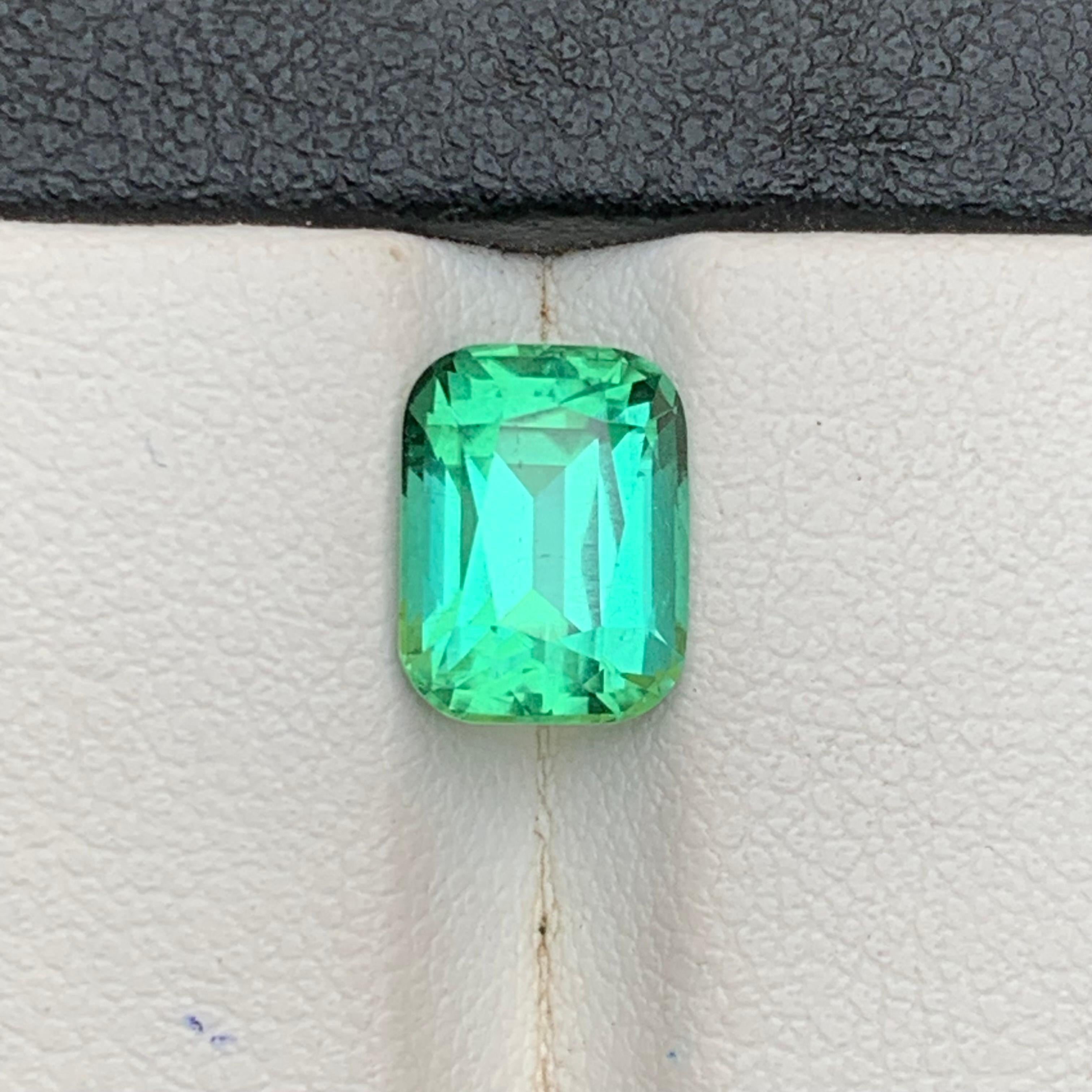 Vibrant Bluish Hue Green Tourmaline 2.69 Ct Cushion Cut Natural Loose Gemstone in vendita 6