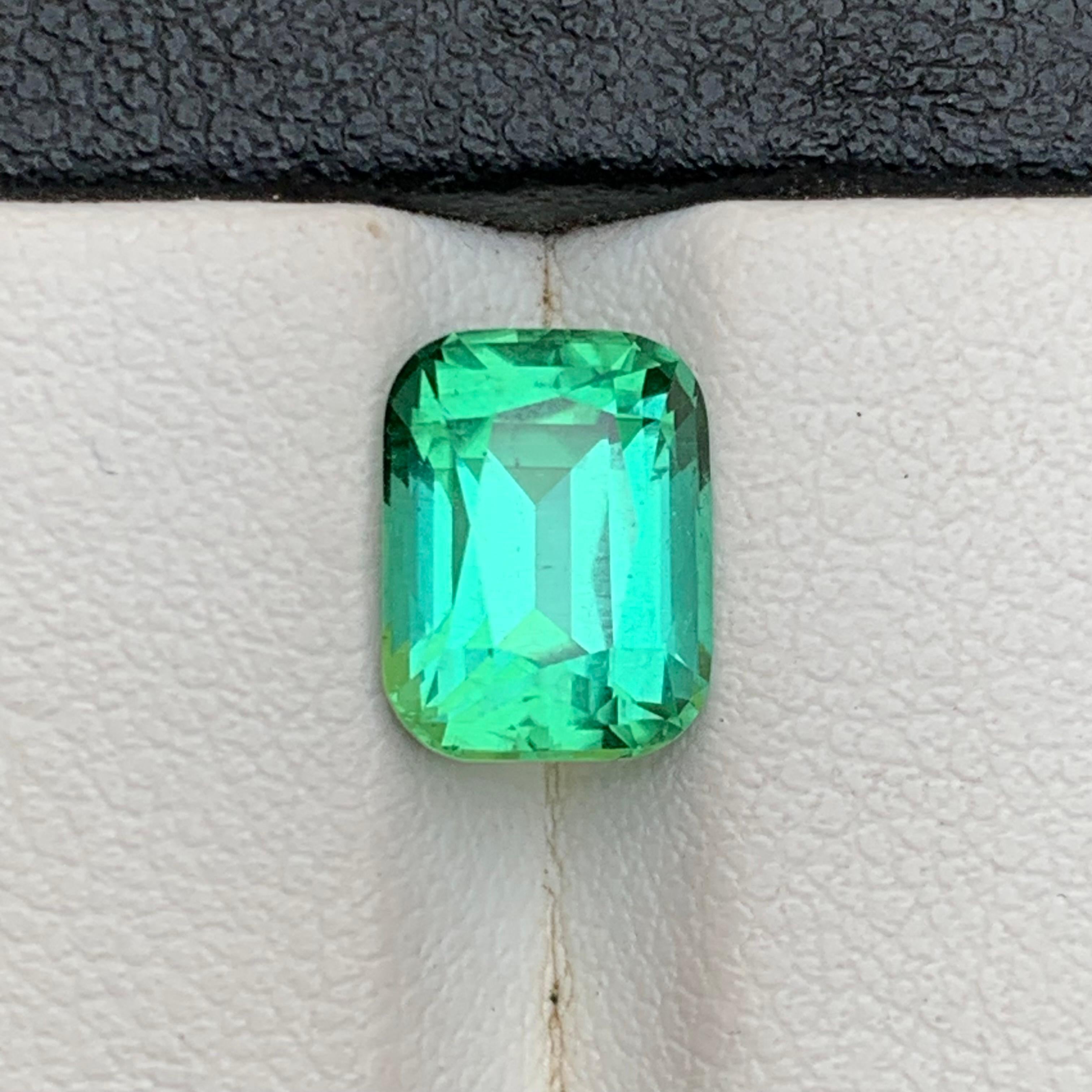 Vibrant Bluish Hue Green Tourmaline 2.69 Ct Cushion Cut Natural Loose Gemstone in vendita 7