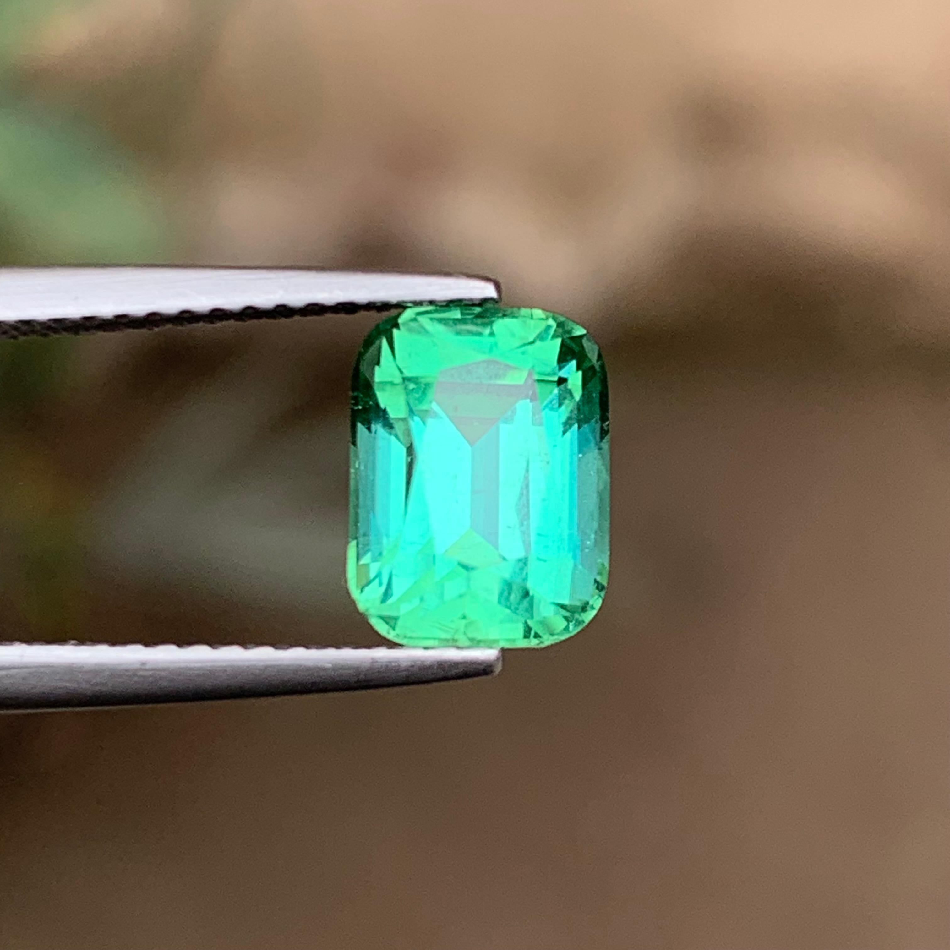Contemporaneo Vibrant Bluish Hue Green Tourmaline 2.69 Ct Cushion Cut Natural Loose Gemstone in vendita