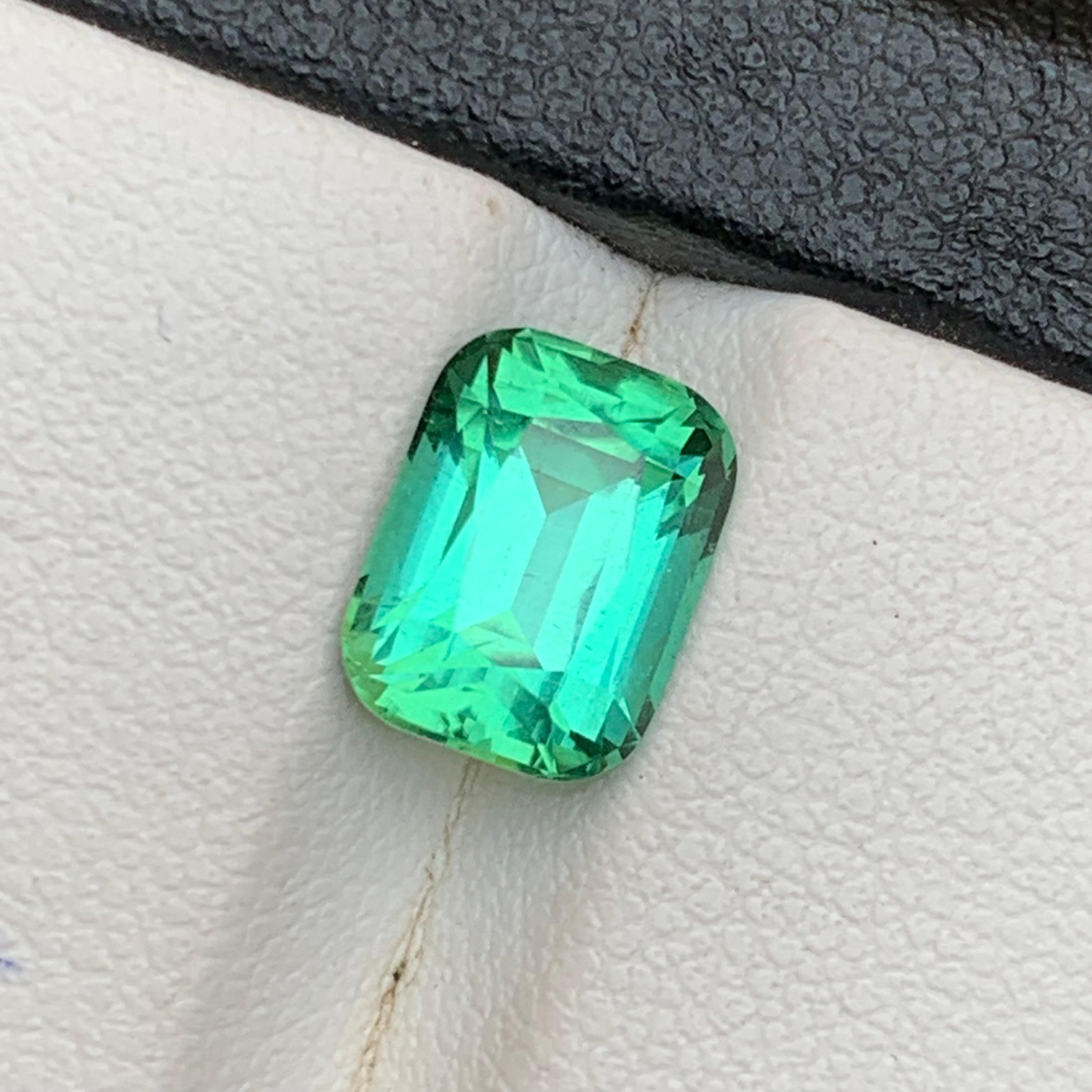 Vibrant Bluish Hue Green Tourmaline 2.69 Ct Cushion Cut Natural Loose Gemstone in vendita 1