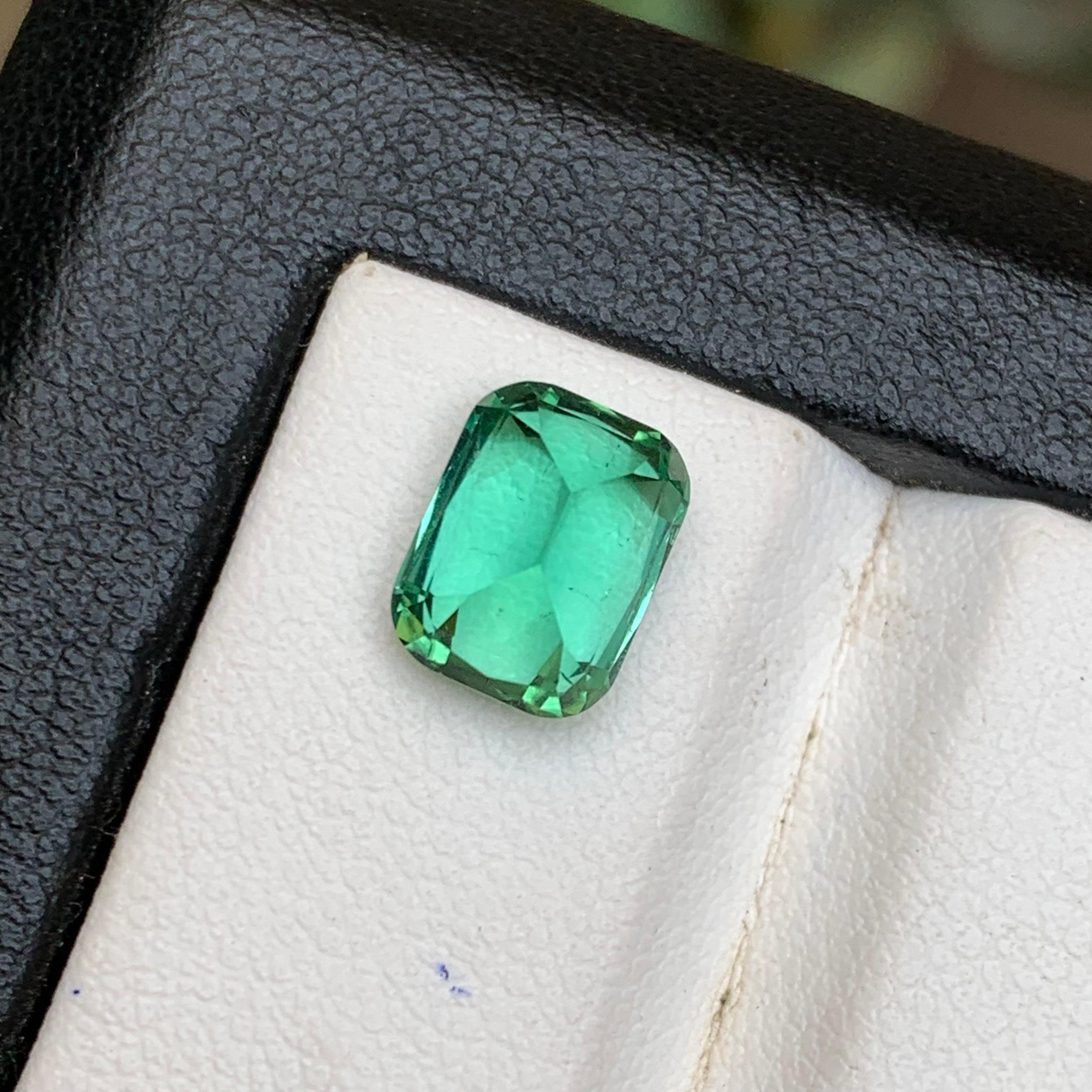 Vibrant Bluish Hue Green Tourmaline 2.69 Ct Cushion Cut Natural Loose Gemstone in vendita 2