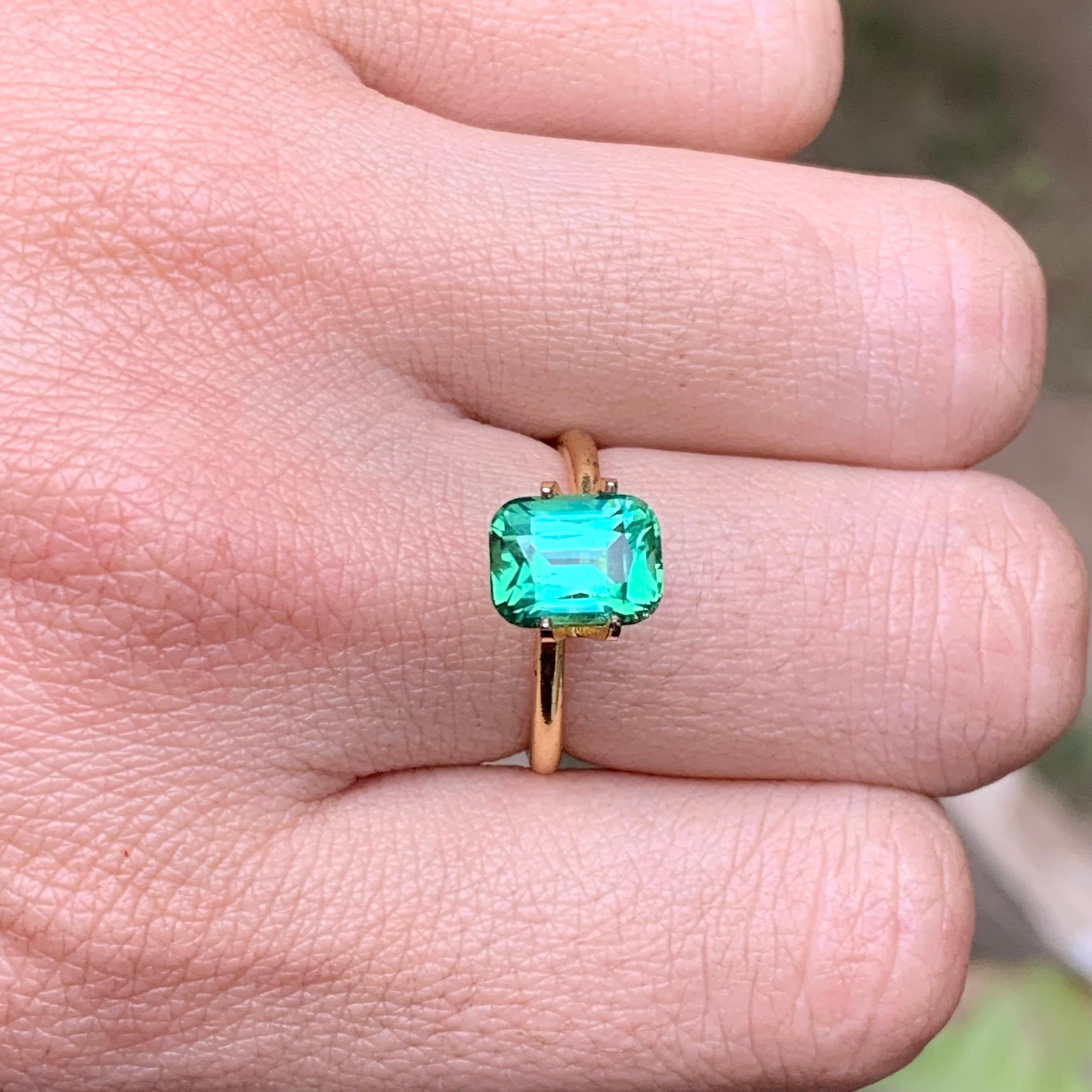 Vibrant Bluish Hue Green Tourmaline 2.69 Ct Cushion Cut Natural Loose Gemstone in vendita 3