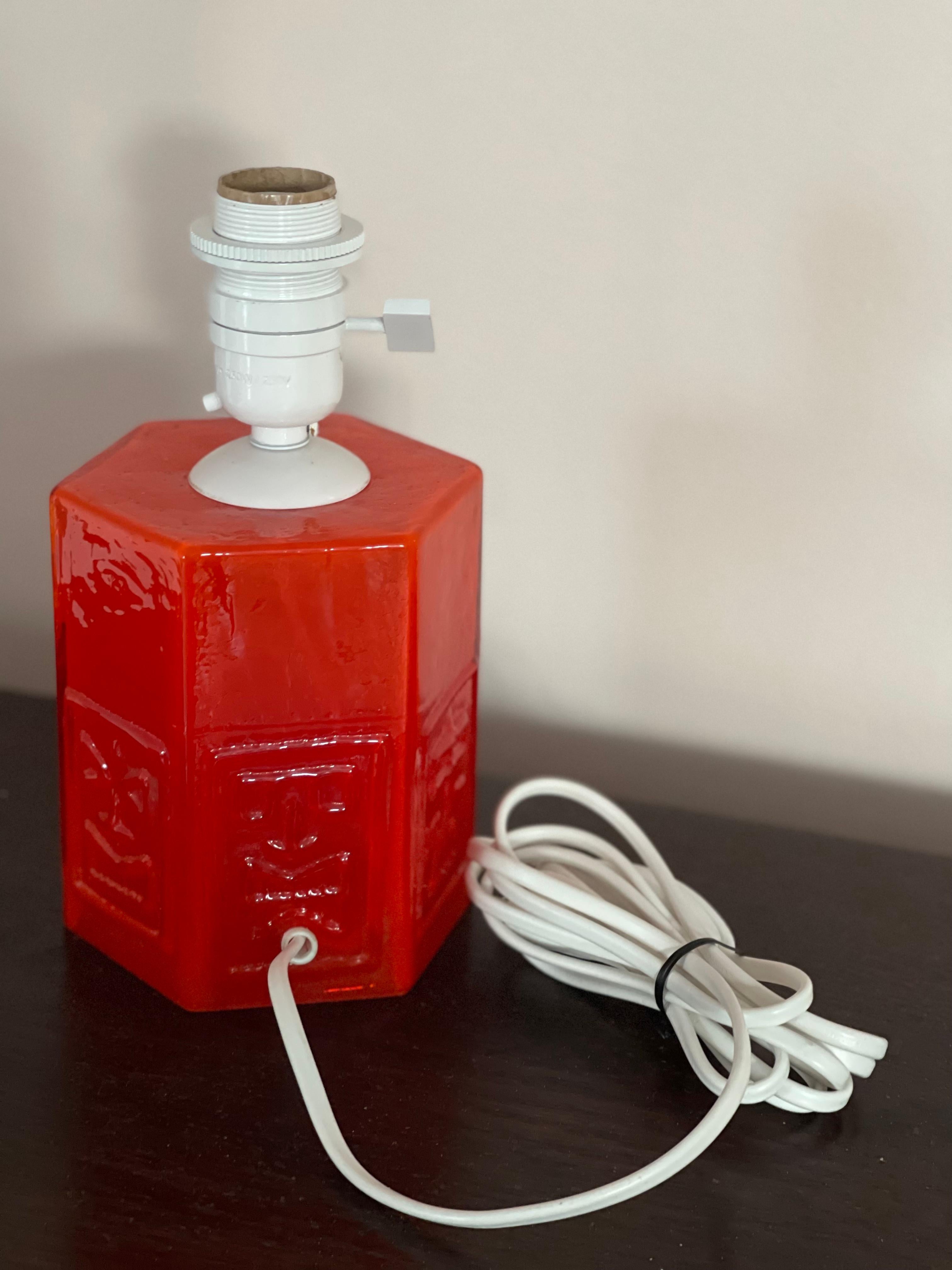 Lampe de table en verre moderniste Orrefors, orange vif et audacieux. 1960s. en vente 1