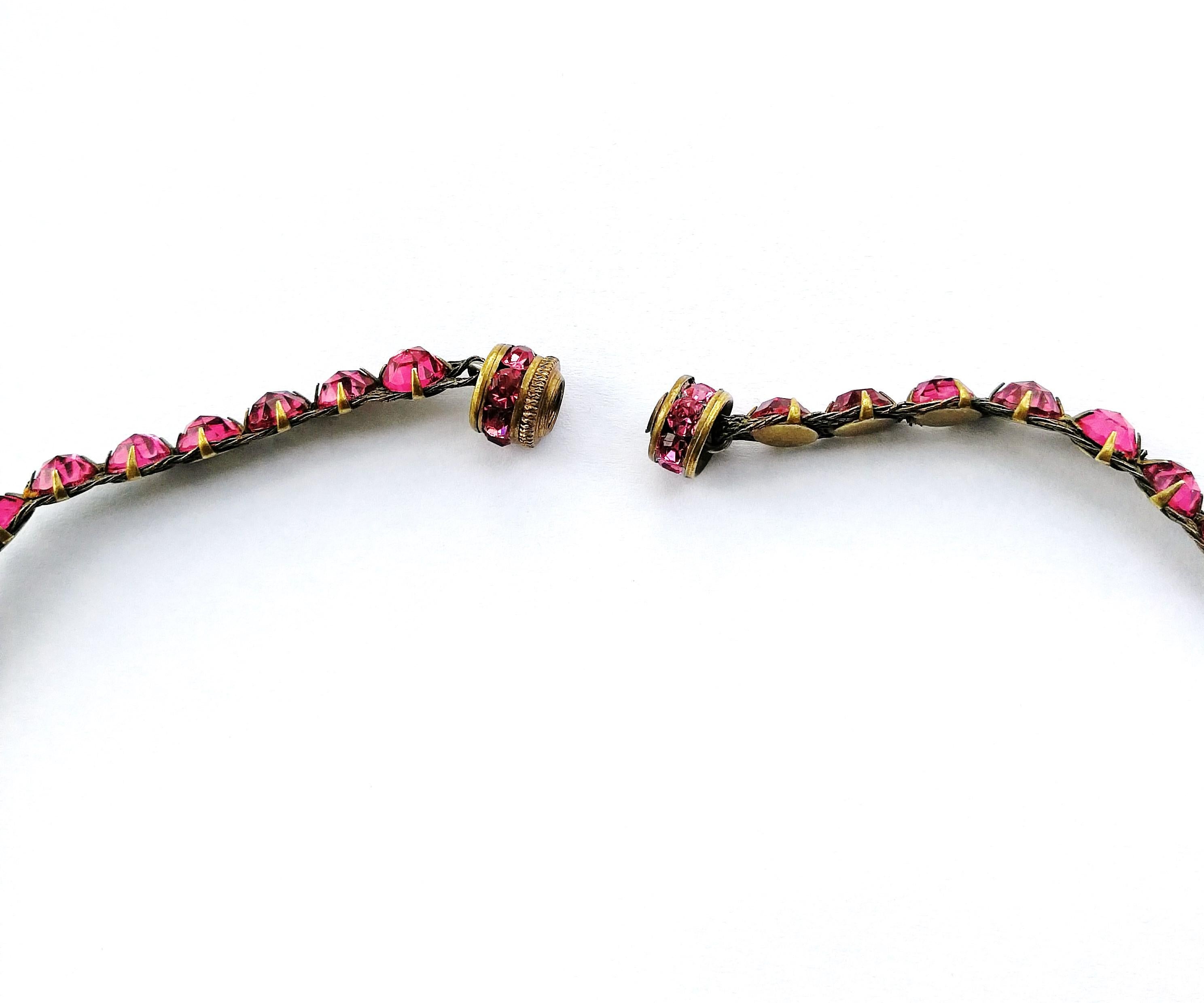 Halskette aus lebhaftem, erhabenem Glas und Paste-Tropfen imrise-Schliff, att. Lanvin, Frankreich, 1920er Jahre im Angebot 8