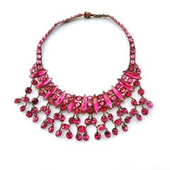 Collana in vetro tagliato e pasta vibrante color cerise, att. Lanvin, Francia, anni '20