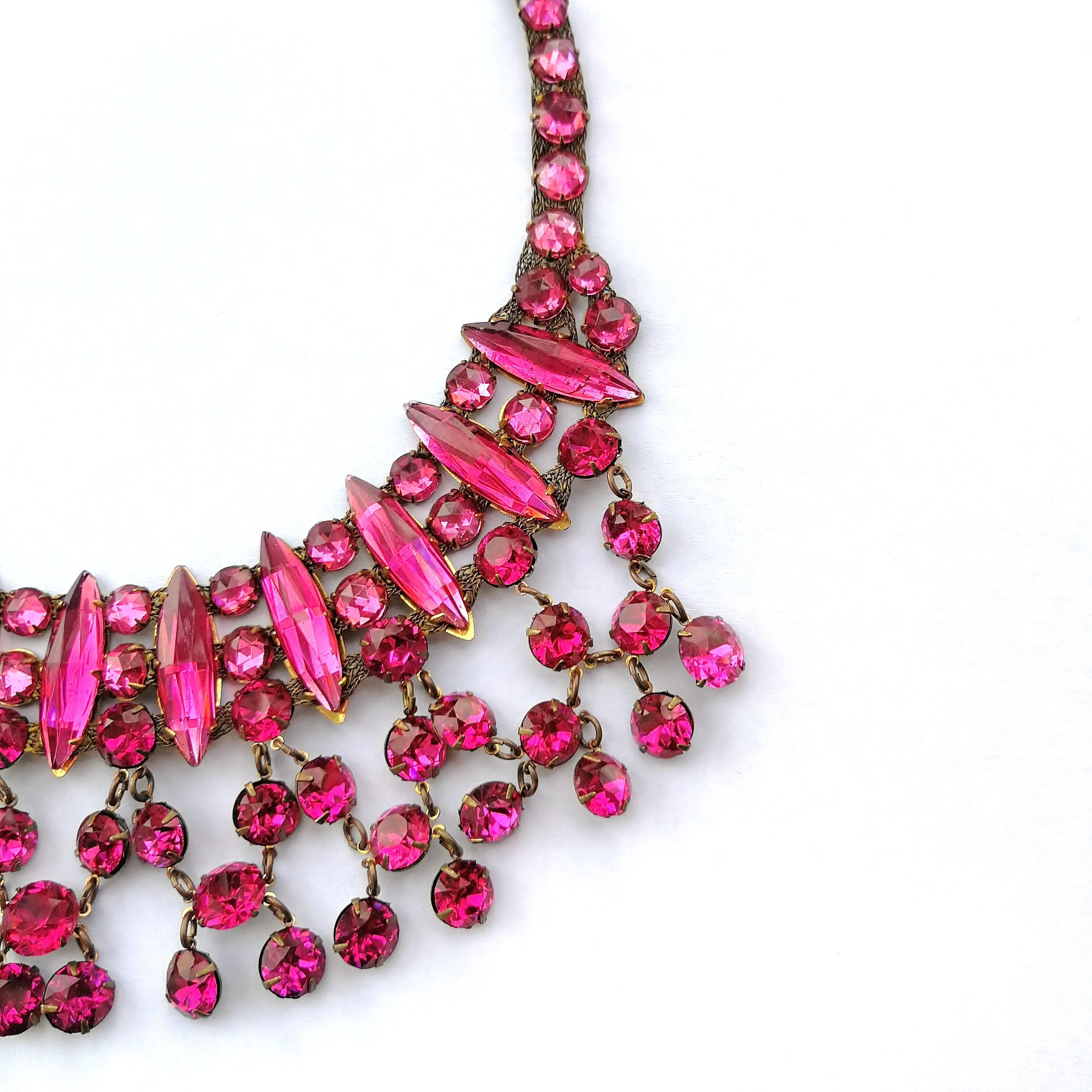 Vibrant cerise cut glass and paste drop necklace, att. Lanvin, France, 1920s For Sale 2