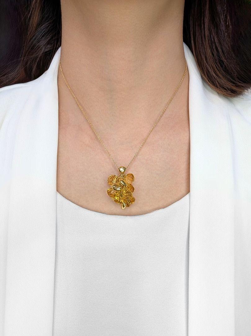 This pre-owned necklace exudes a sunny warmth with its eight vibrant citrine gemstones. Each citrine is cut in a beautiful rose cut, allowing for a lovely play of light across its facets and showcasing its rich orange hue. The gemstones are
