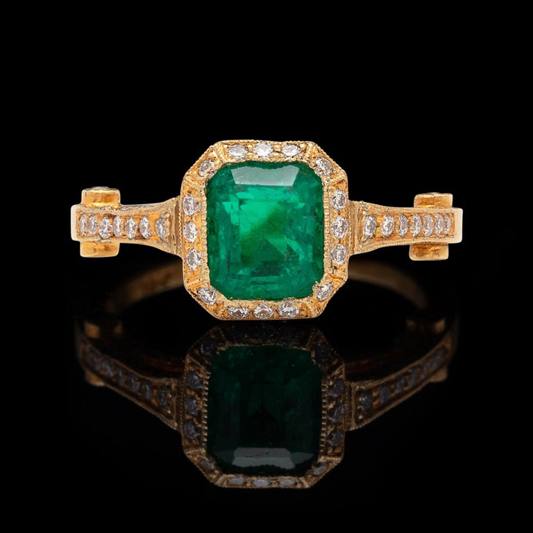 Women's Vibrant Colombian Emerald Diamond Ring For Sale