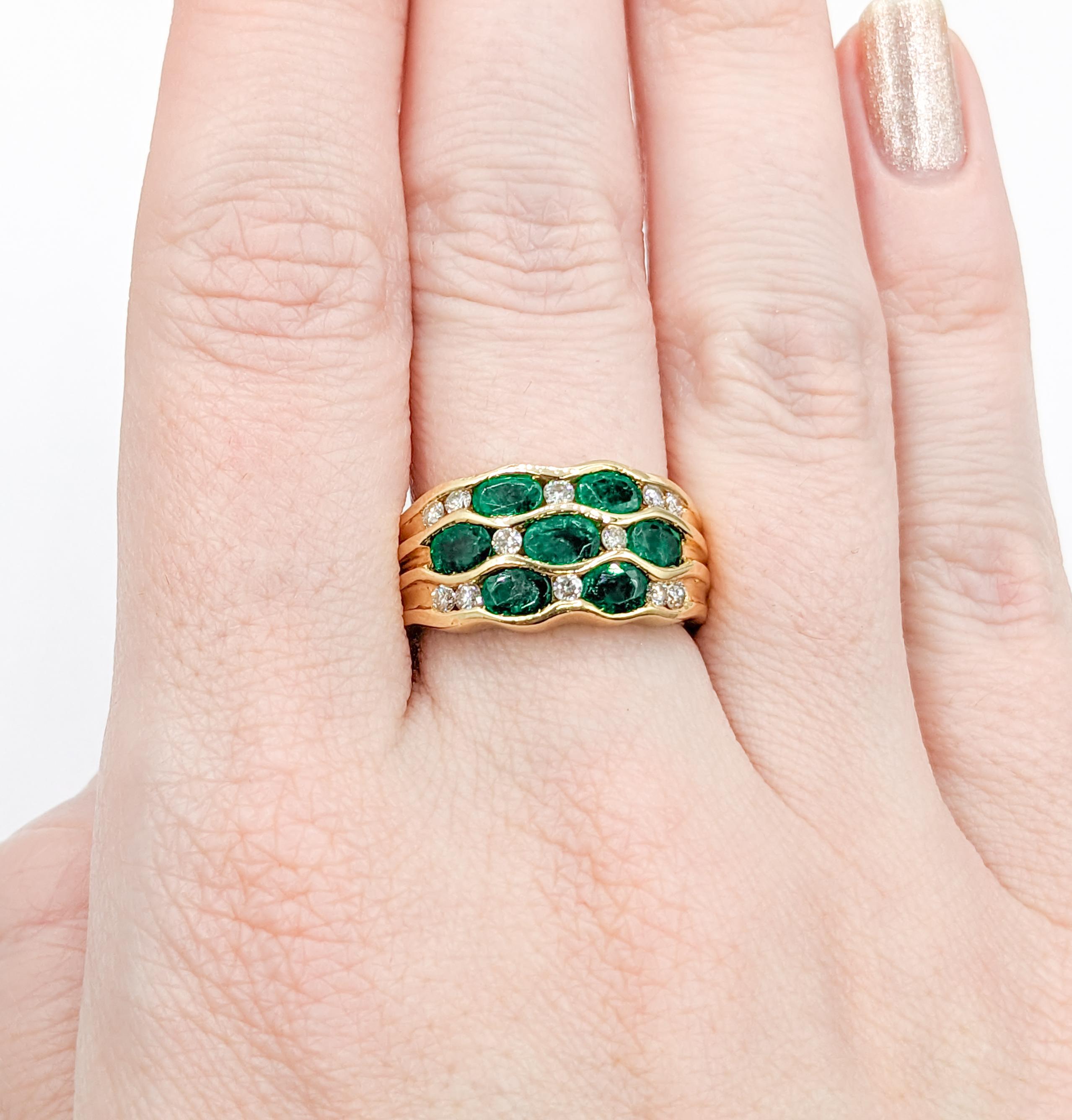 Modern Vibrant Emerald & Diamond Band Ring in 18k Gold