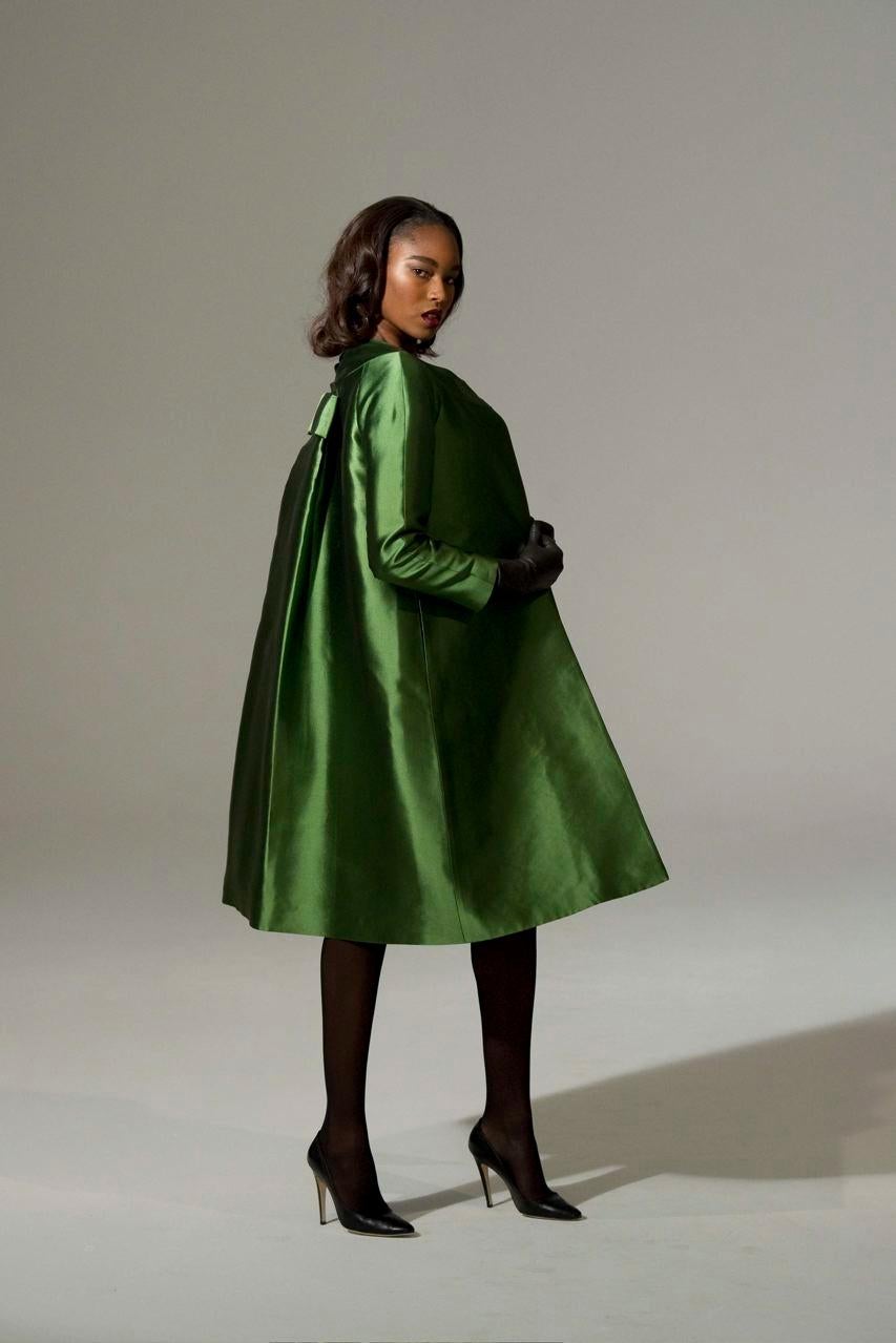 Vibrant Emerald Silk Opera Coat with Pleat Back and Charming Bow 5