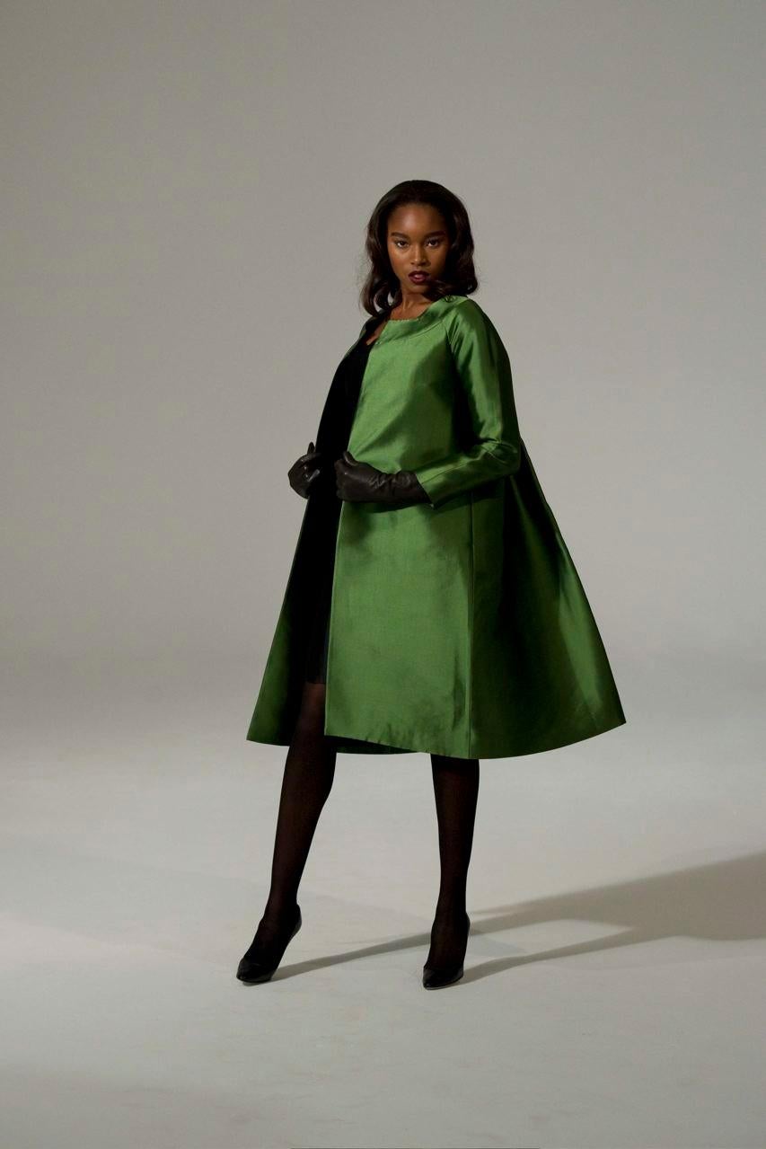  Vibrant Emerald Silk Opera Coat with Pleat Back and Charming Bow  6