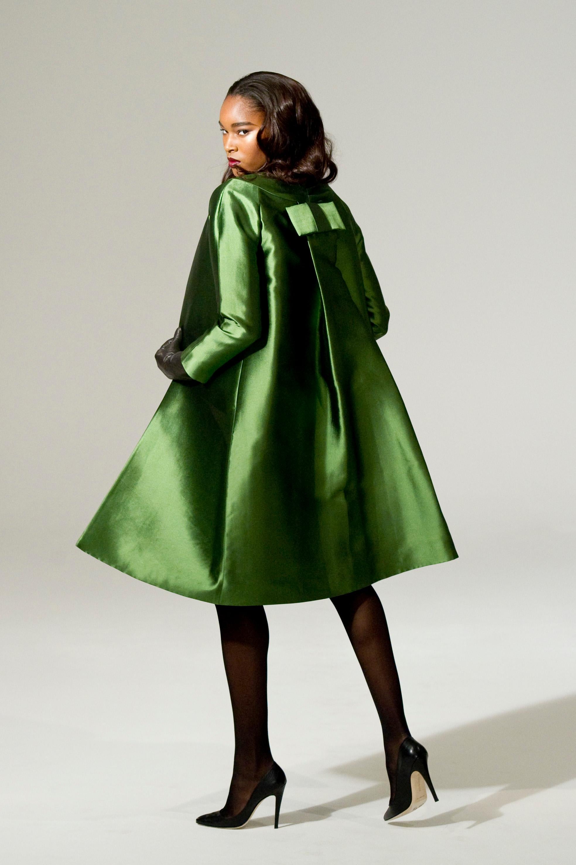  Vibrant Emerald Silk Opera Coat with Pleat Back and Charming Bow  4