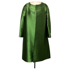 Vibrant Emerald Silk Opera Coat with Pleat Back and Charming Bow 