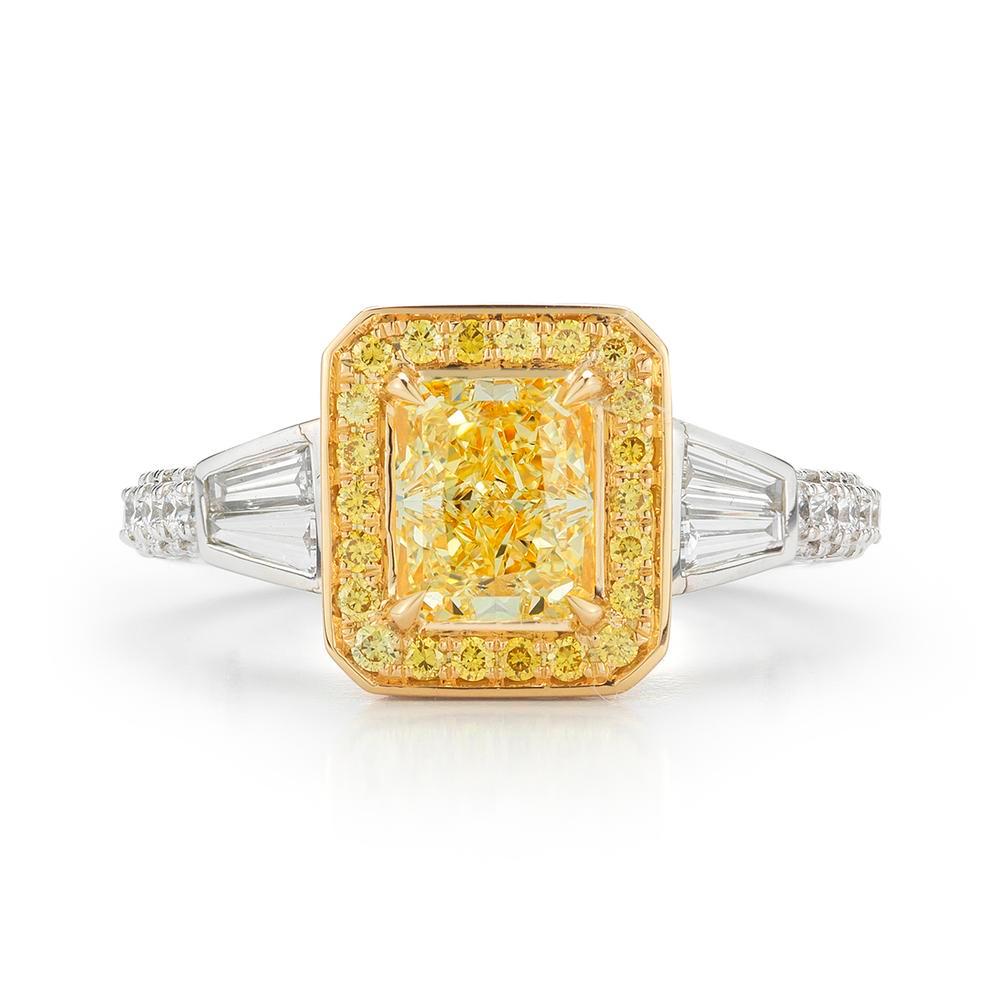 Modern 18k White Gold 2.47ct Yellow Diamond Ring  For Sale