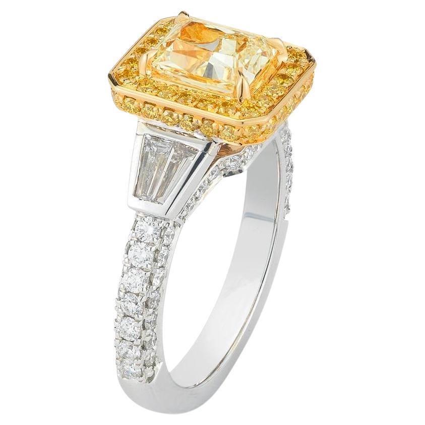 18k White Gold 2.47ct Yellow Diamond Ring  For Sale