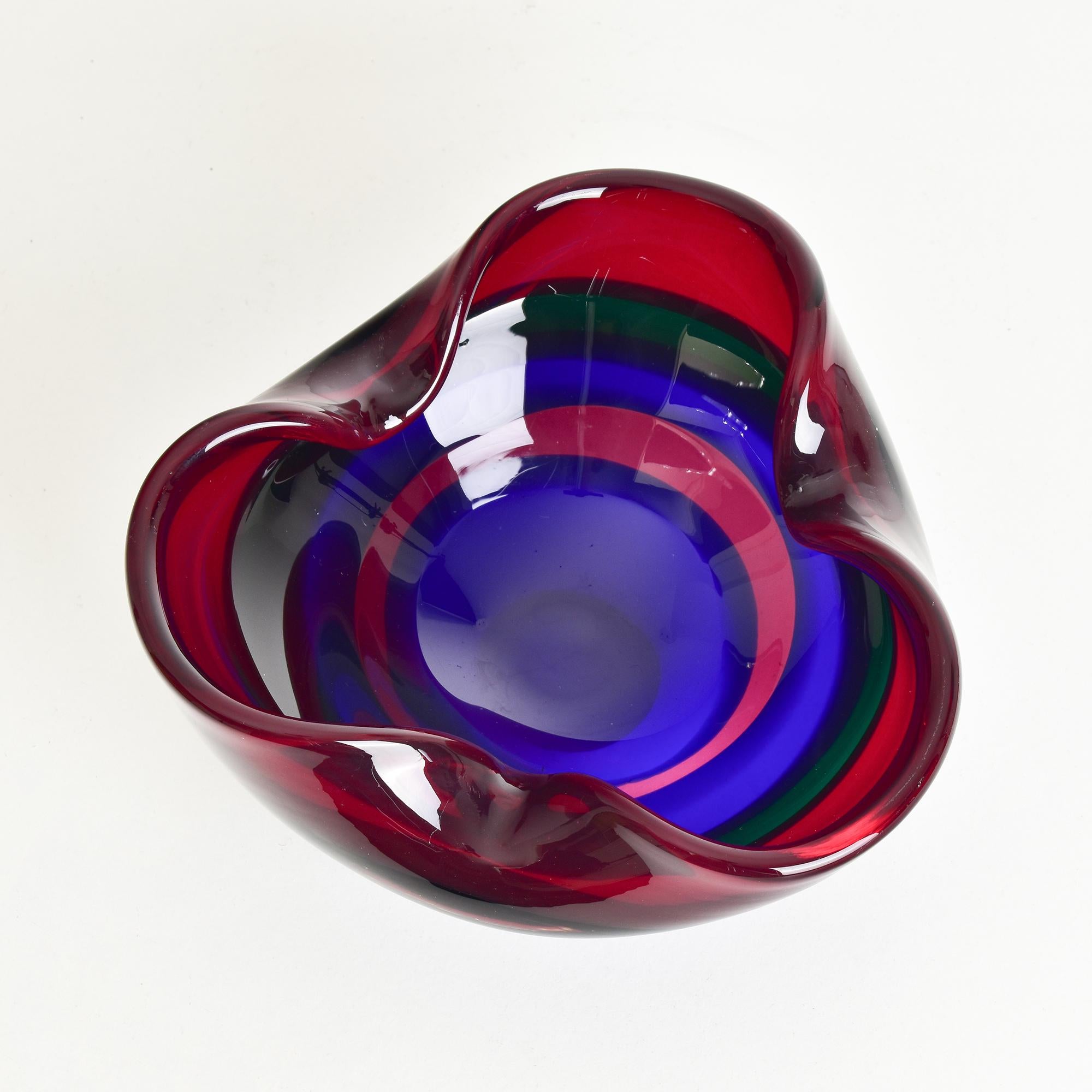 Mid-Century Modern Bol en verre vibrant de Fulvio Bianconi pour Mazzega - Icône du design italien en vente