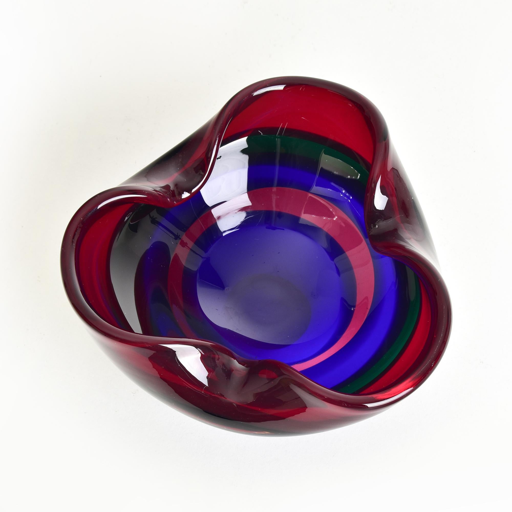 Fait main Bol en verre vibrant de Fulvio Bianconi pour Mazzega - Icône du design italien en vente