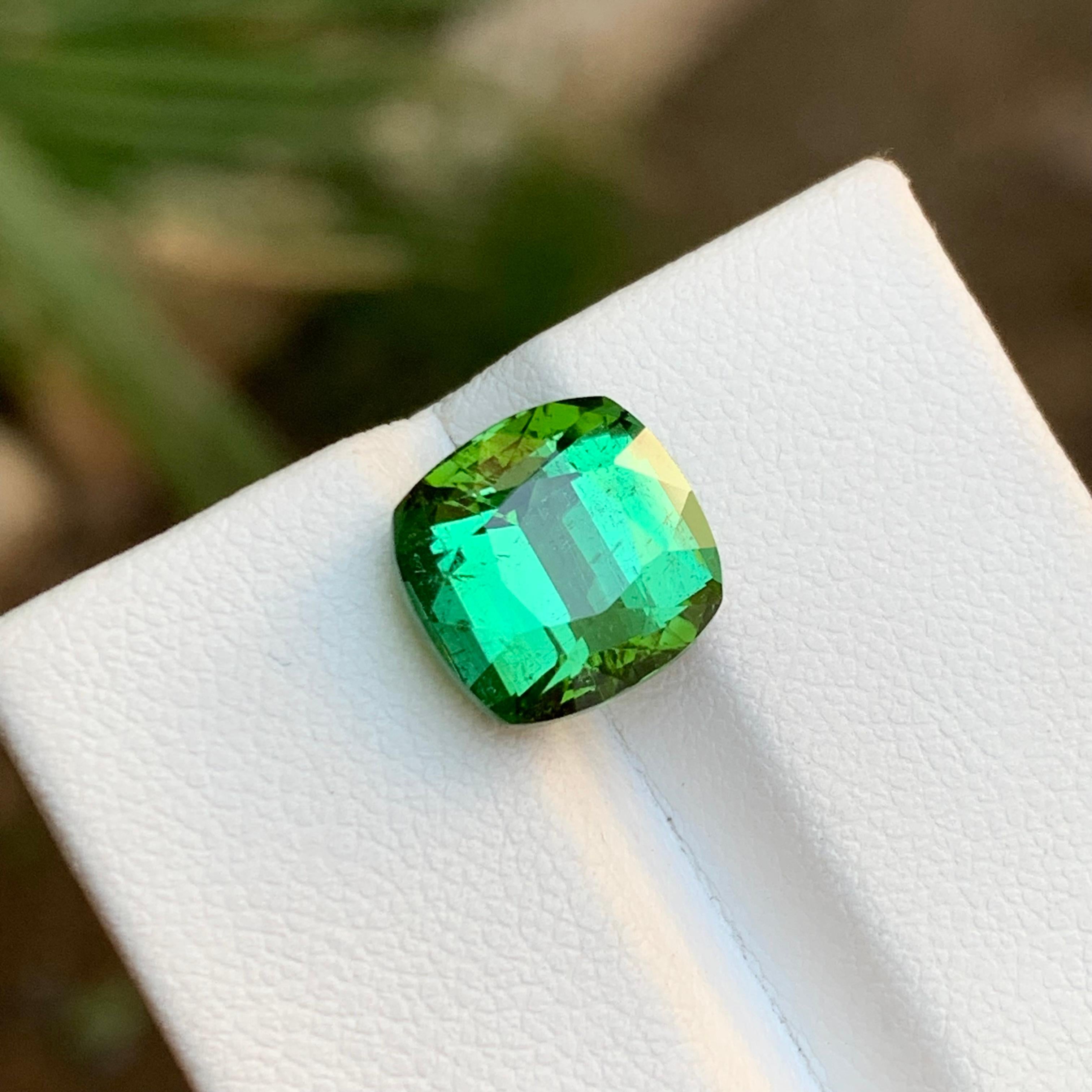 Pierre précieuse tourmaline naturelle de 5,45 carats, taille coussin, vert vif et brun bleuté  Bague en vente 5