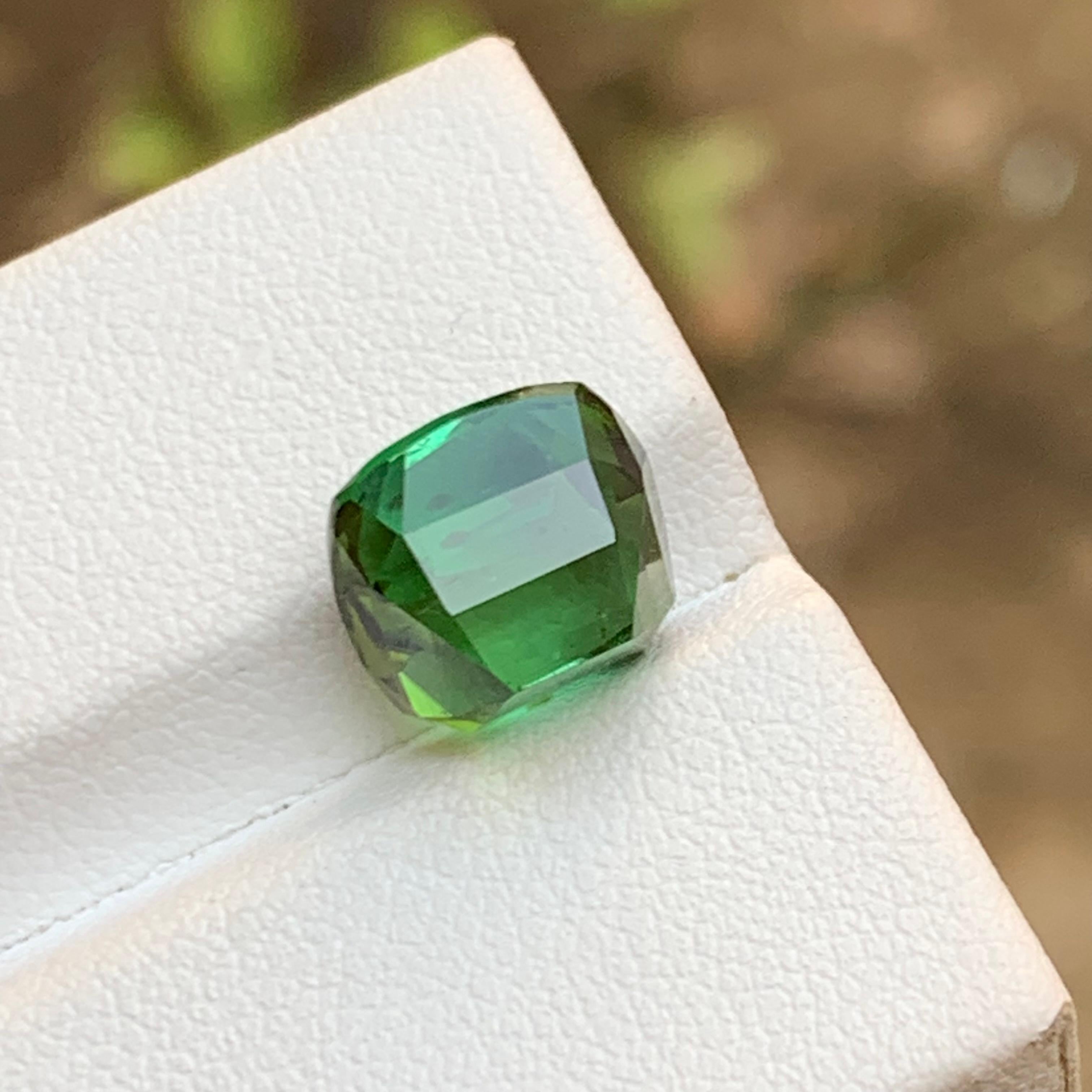 Taille coussin Pierre précieuse tourmaline naturelle de 5,45 carats, taille coussin, vert vif et brun bleuté  Bague en vente