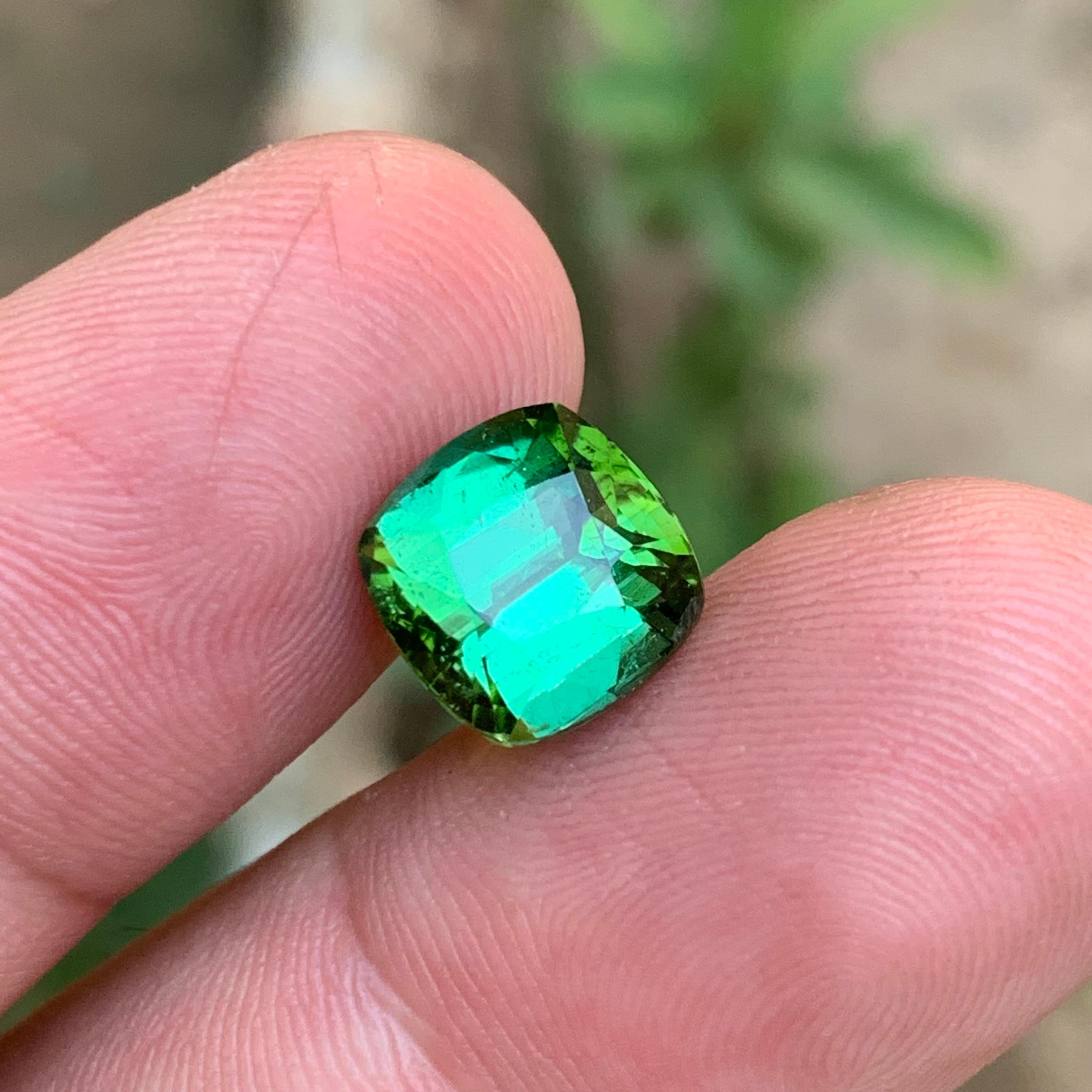 Pierre précieuse tourmaline naturelle de 5,45 carats, taille coussin, vert vif et brun bleuté  Bague Unisexe en vente
