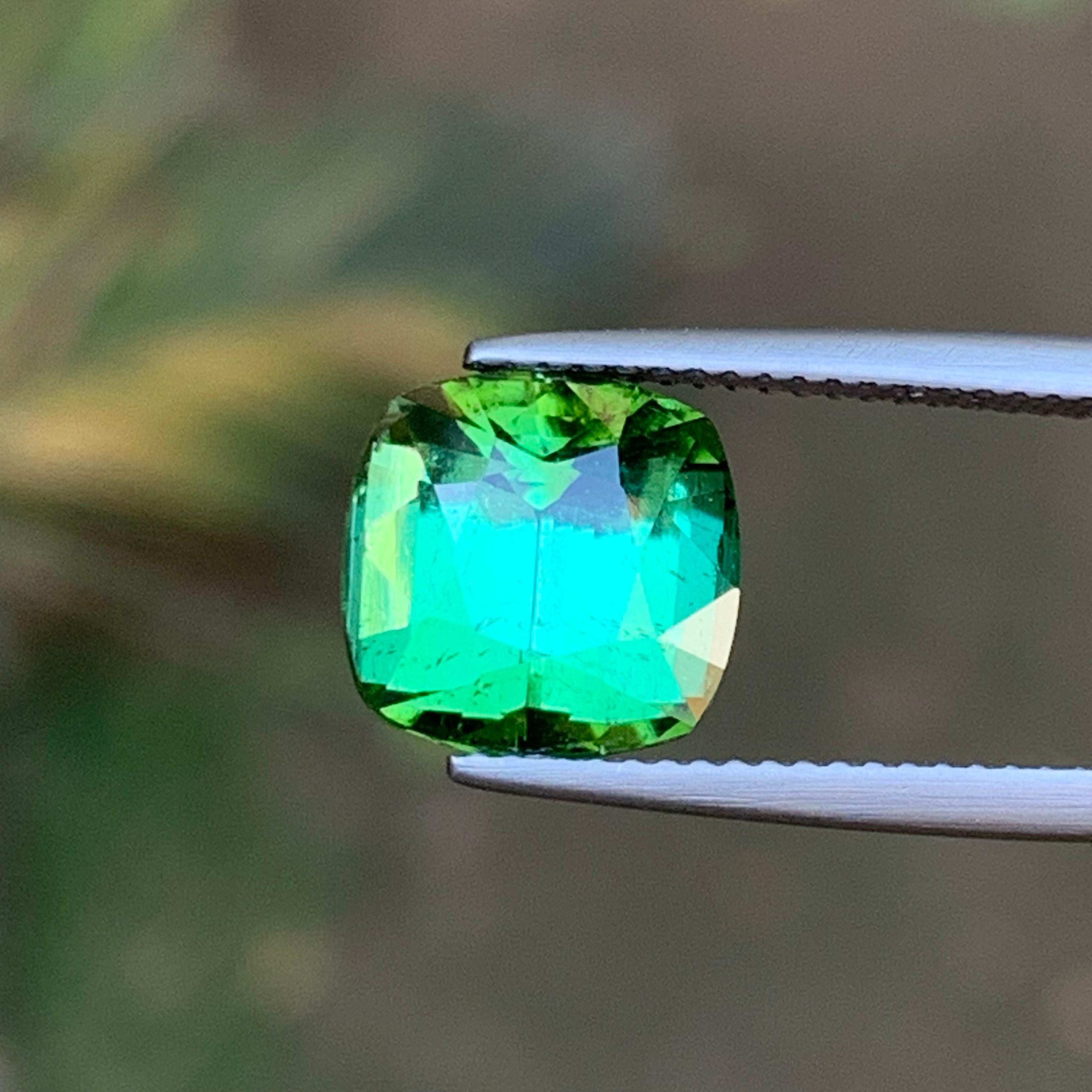 Pierre précieuse tourmaline naturelle de 5,45 carats, taille coussin, vert vif et brun bleuté  Bague en vente 2
