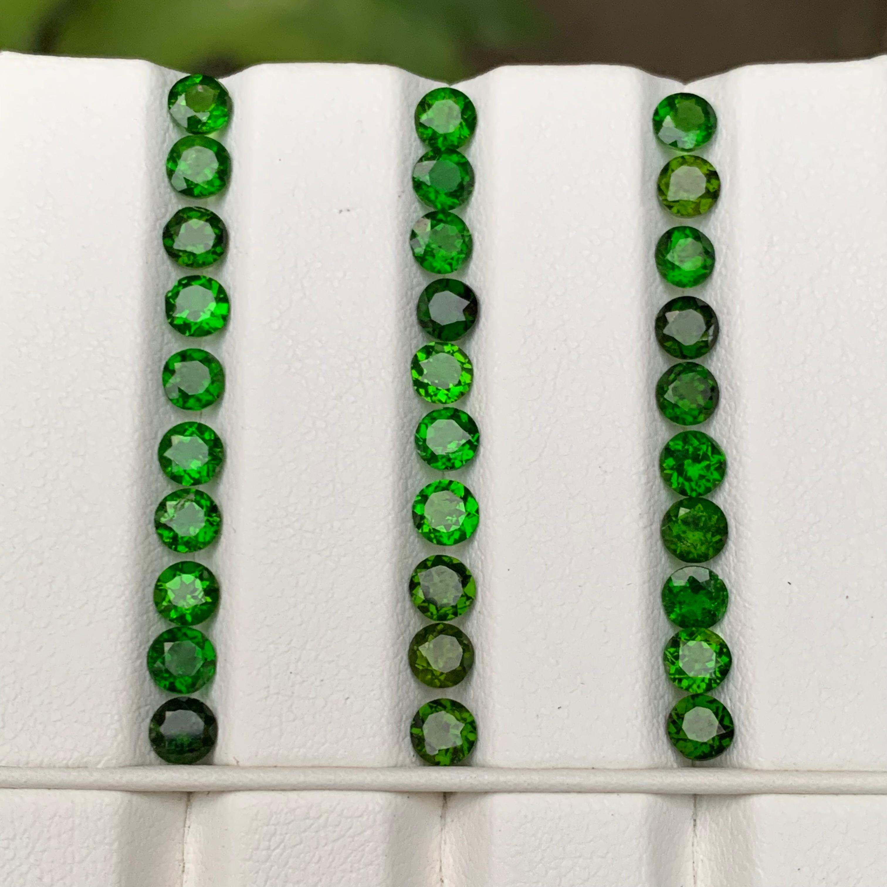 Diopside naturale verde vibrante di dimensioni calibrate, gemme sciolte, lotto 9,20 ct rotonde in vendita 1