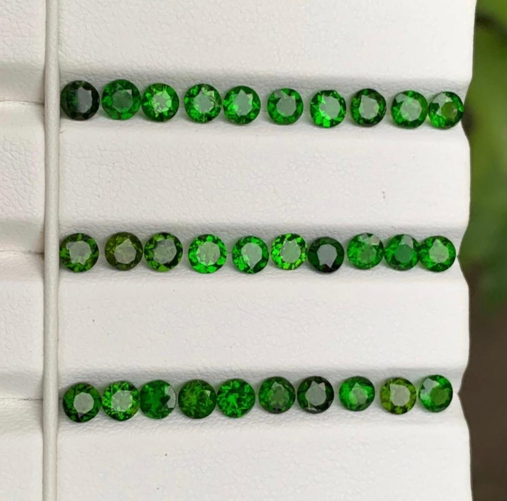 Diopside naturale verde vibrante di dimensioni calibrate, gemme sciolte, lotto 9,20 ct rotonde in vendita 3