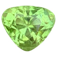 Péridot naturel vert vibrant 5.11 Carat Pear Cut Gemstone Loose pour Pendentif