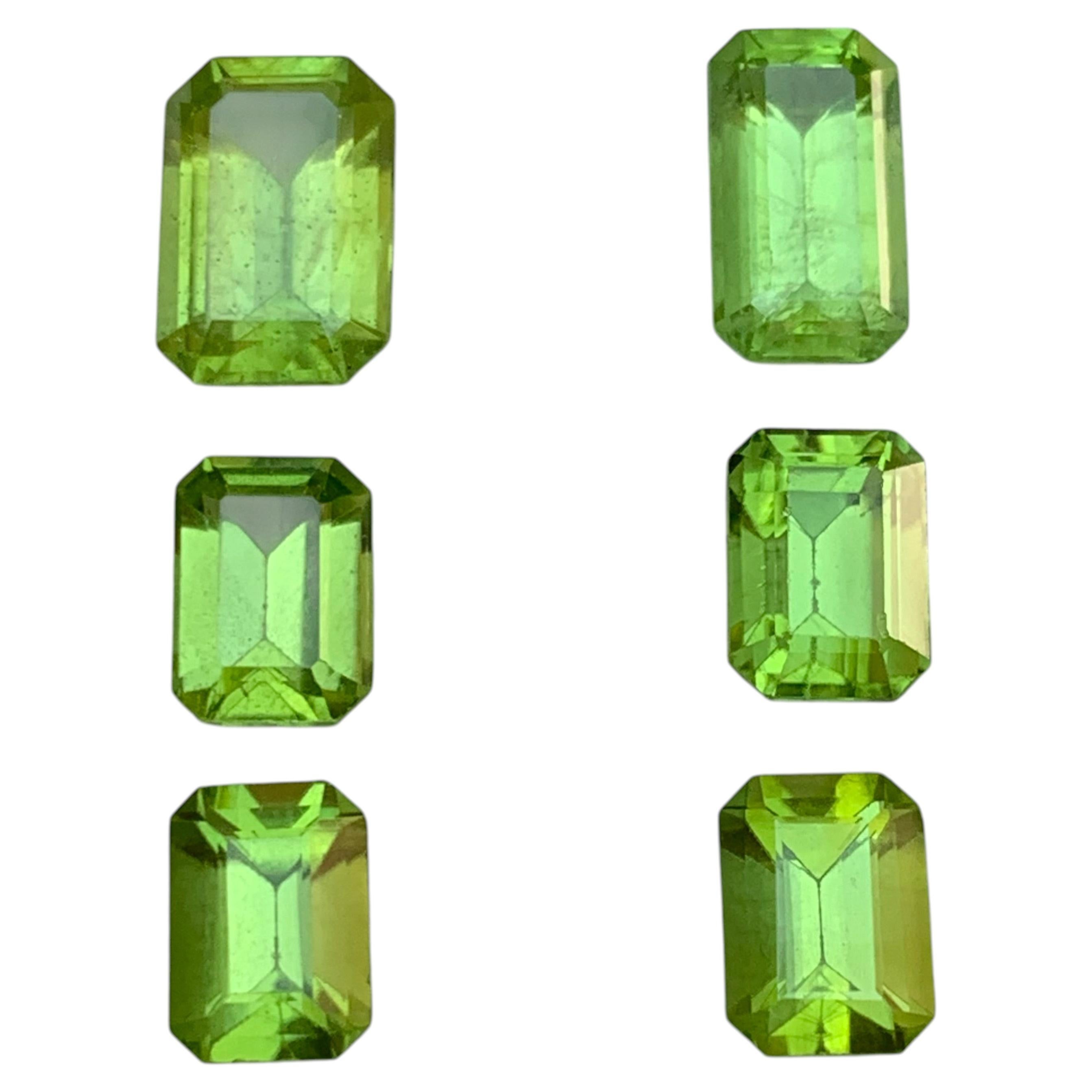 Leuchtend grüner natürlicher Peridot, 8.35 Karat, Smaragdschliff, lose Edelsteine, Paket