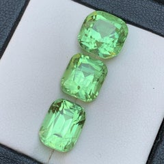 Peridoto naturale verde vibrante con taglio a cuscino da 13,05 carati, pacco di gemme sfuse