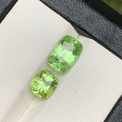 Vibrant Green Natural Peridot Cushion Cut 4.03 Karat Lose Edelsteine für Schmuck