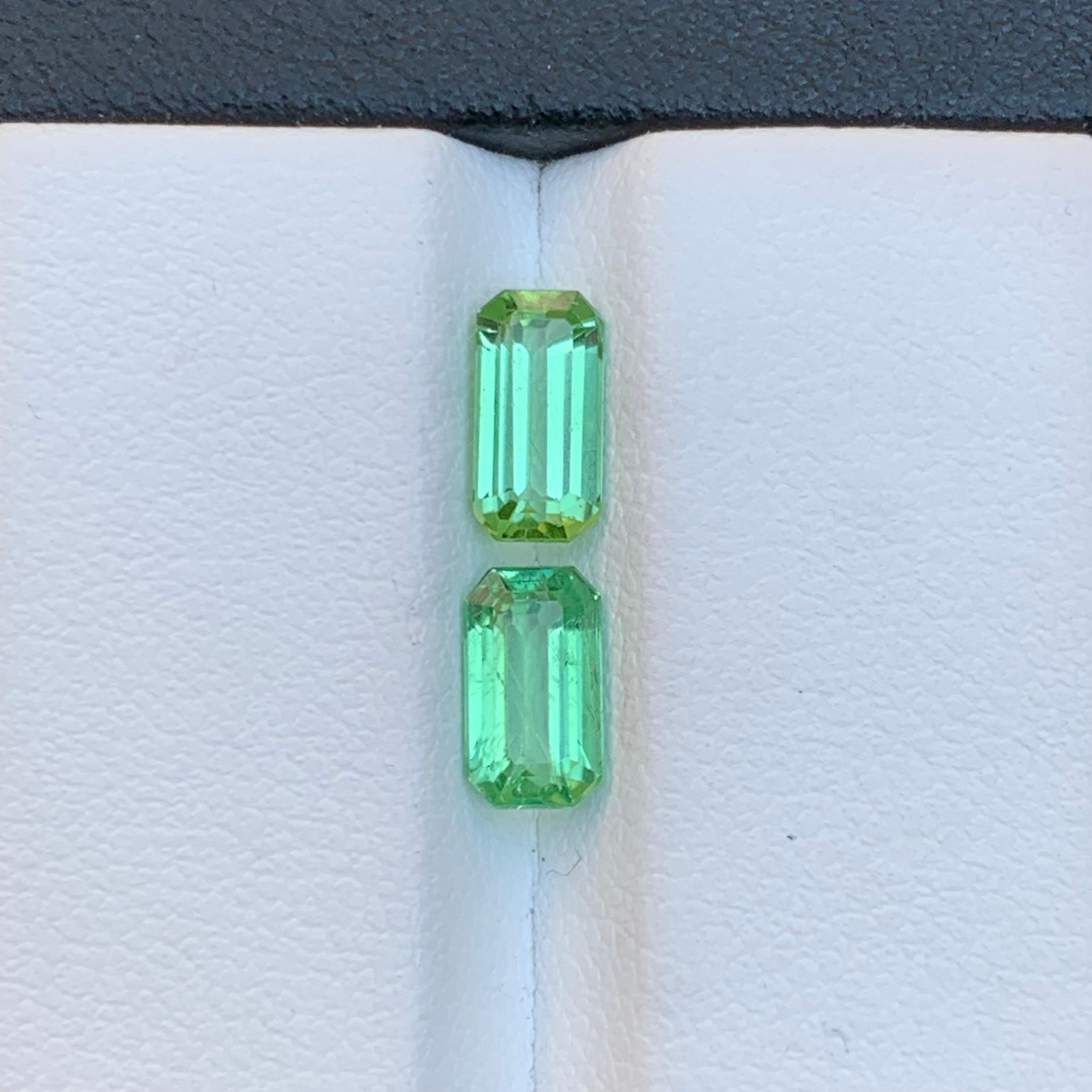 Women's or Men's Vibrant Green Natural Tourmaline Loose Gemstones 2.10Ct Emerald Cut for Jewelry For Sale
