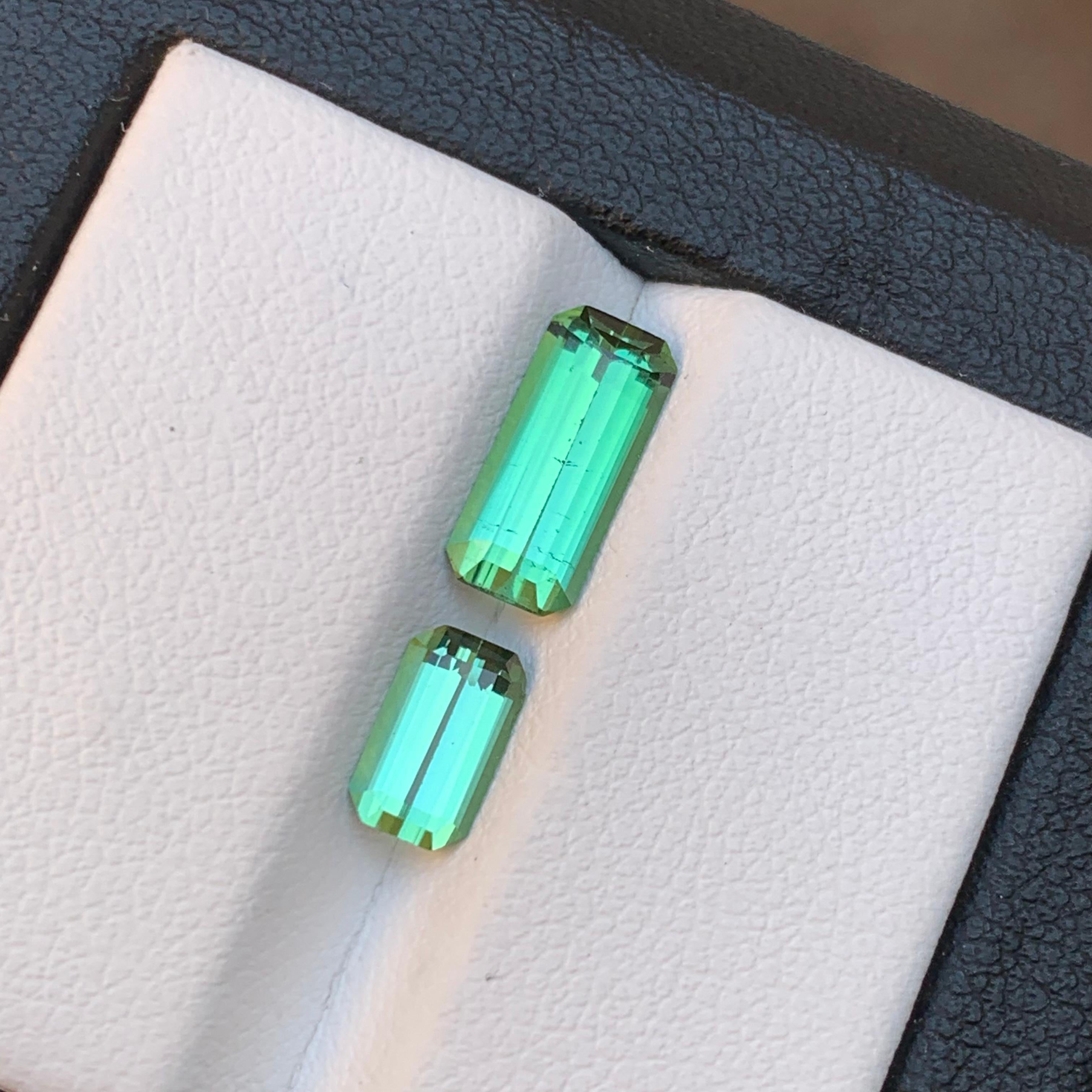 Leuchtend grüner natürlicher Turmalin mit losen Edelsteinen im Smaragdschliff von 2.35 Karat für Schmuck im Angebot 6
