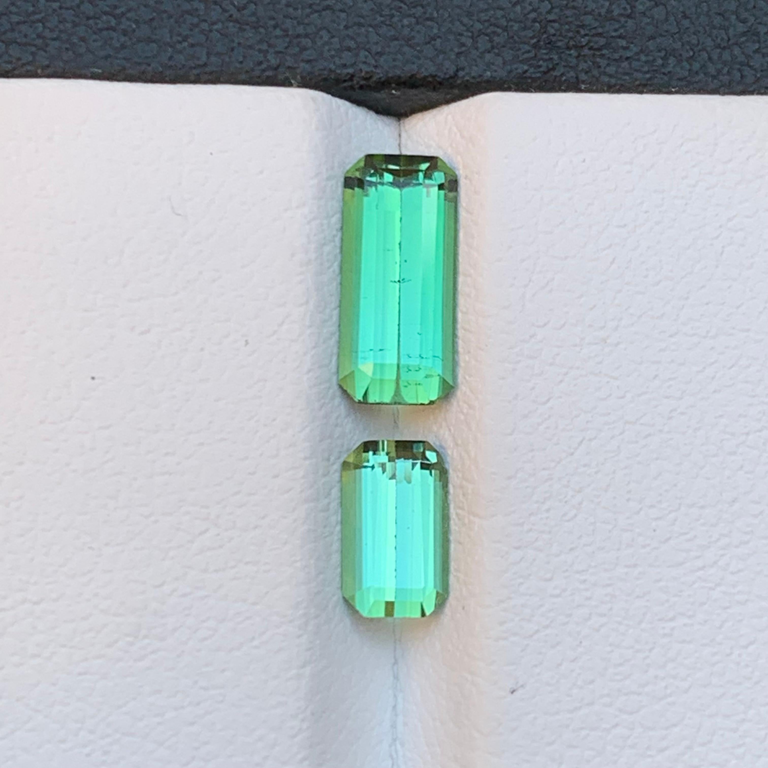 Leuchtend grüner natürlicher Turmalin mit losen Edelsteinen im Smaragdschliff von 2.35 Karat für Schmuck im Zustand „Neu“ im Angebot in Peshawar, PK
