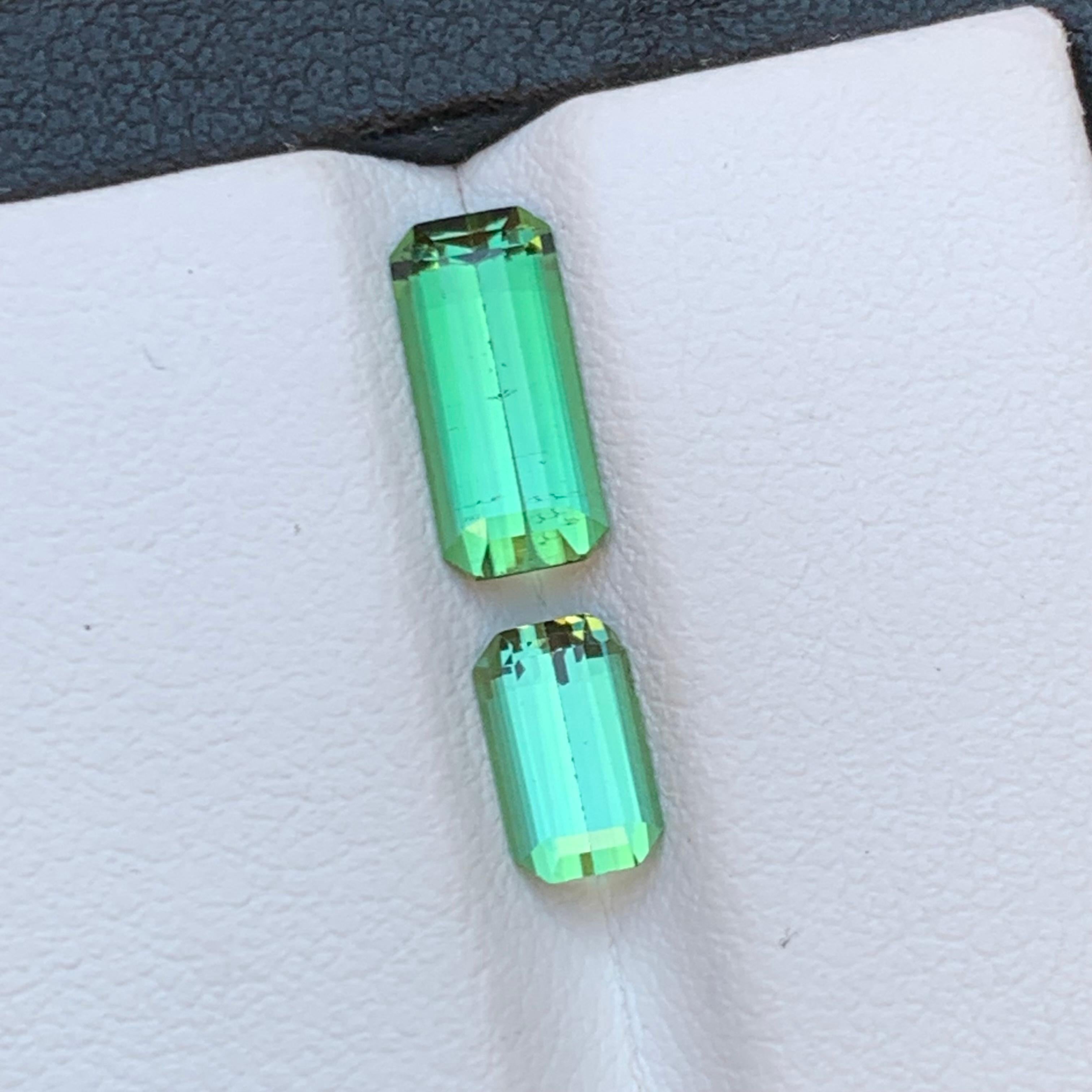 Leuchtend grüner natürlicher Turmalin mit losen Edelsteinen im Smaragdschliff von 2.35 Karat für Schmuck im Angebot 4