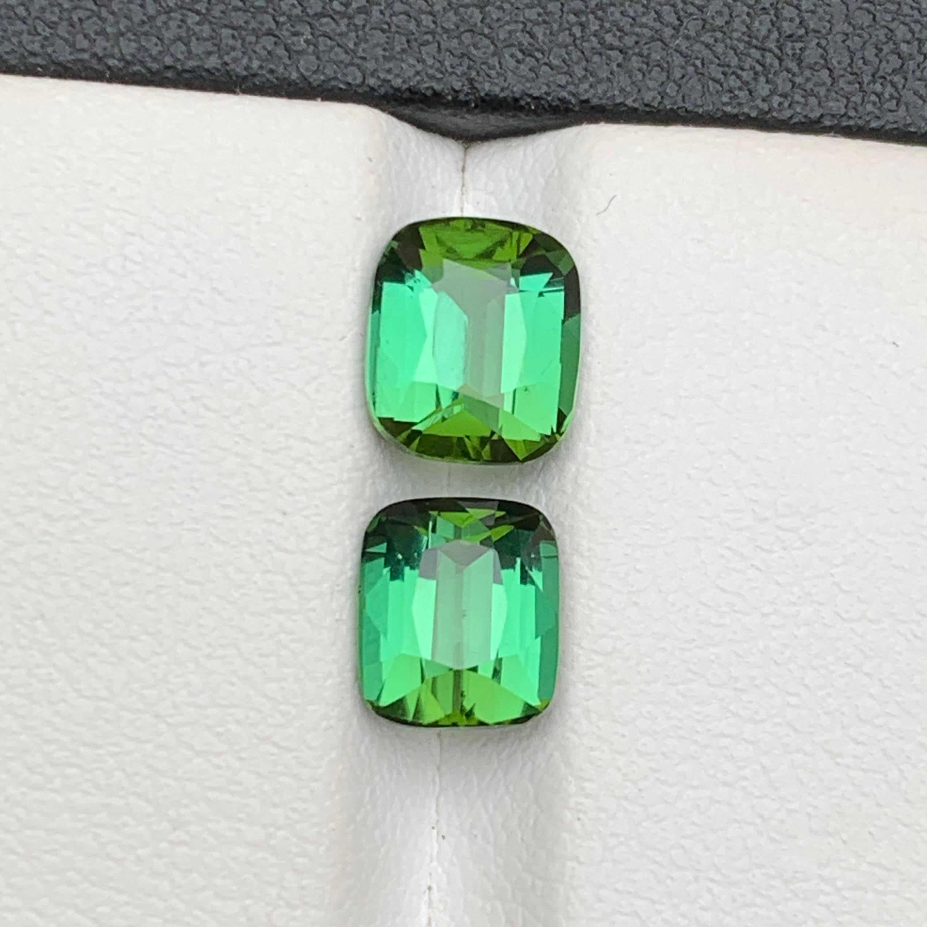 Leuchtend grüner natürlicher Turmalin, lose Edelsteine, 4,05 Karat-Ring, Ohrringe, Schmuck (Kissenschliff) im Angebot