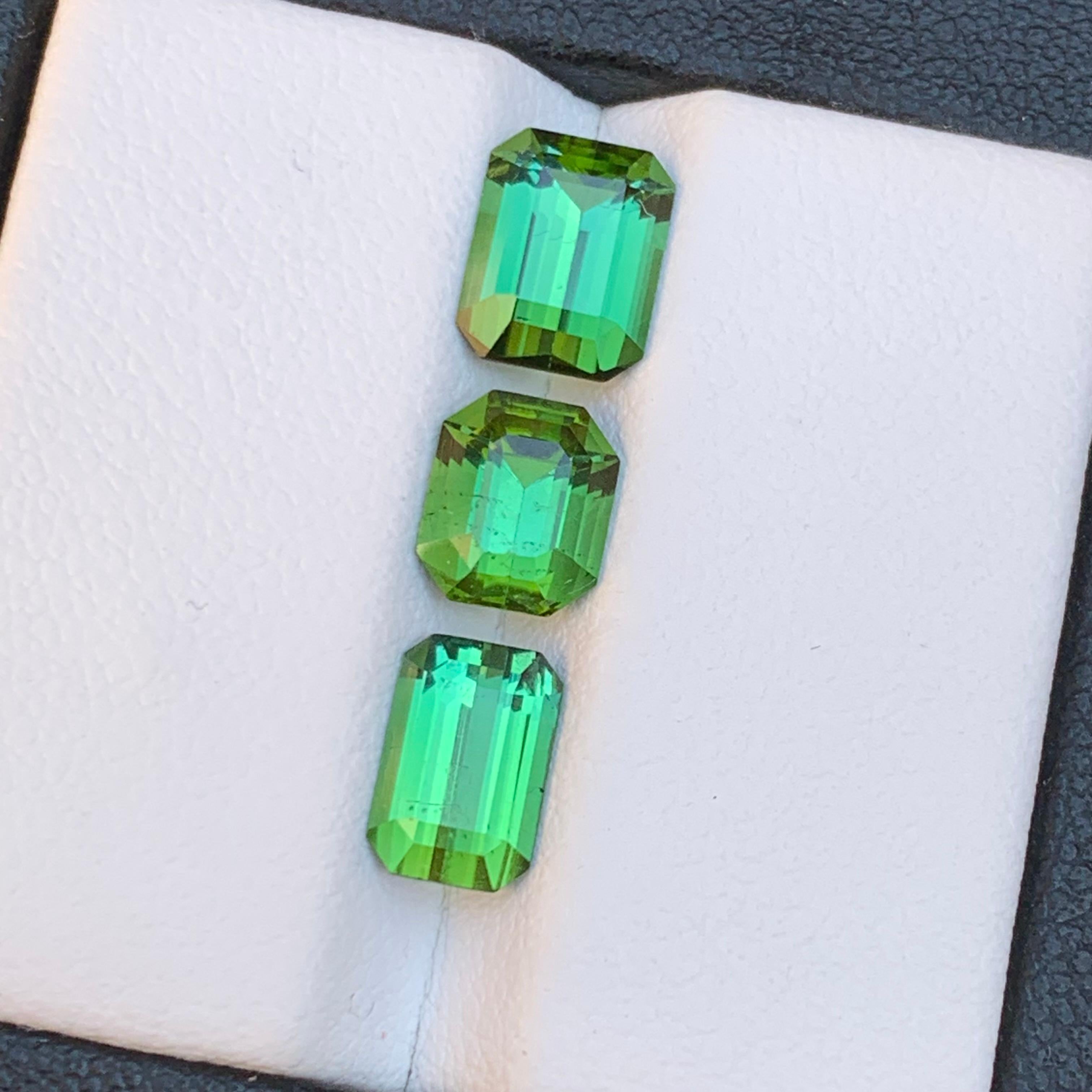 Leuchtend grüner natürlicher Turmalin mit losen Edelsteinen im Smaragdschliff von 4,30 Karat für Schmuck im Angebot 5