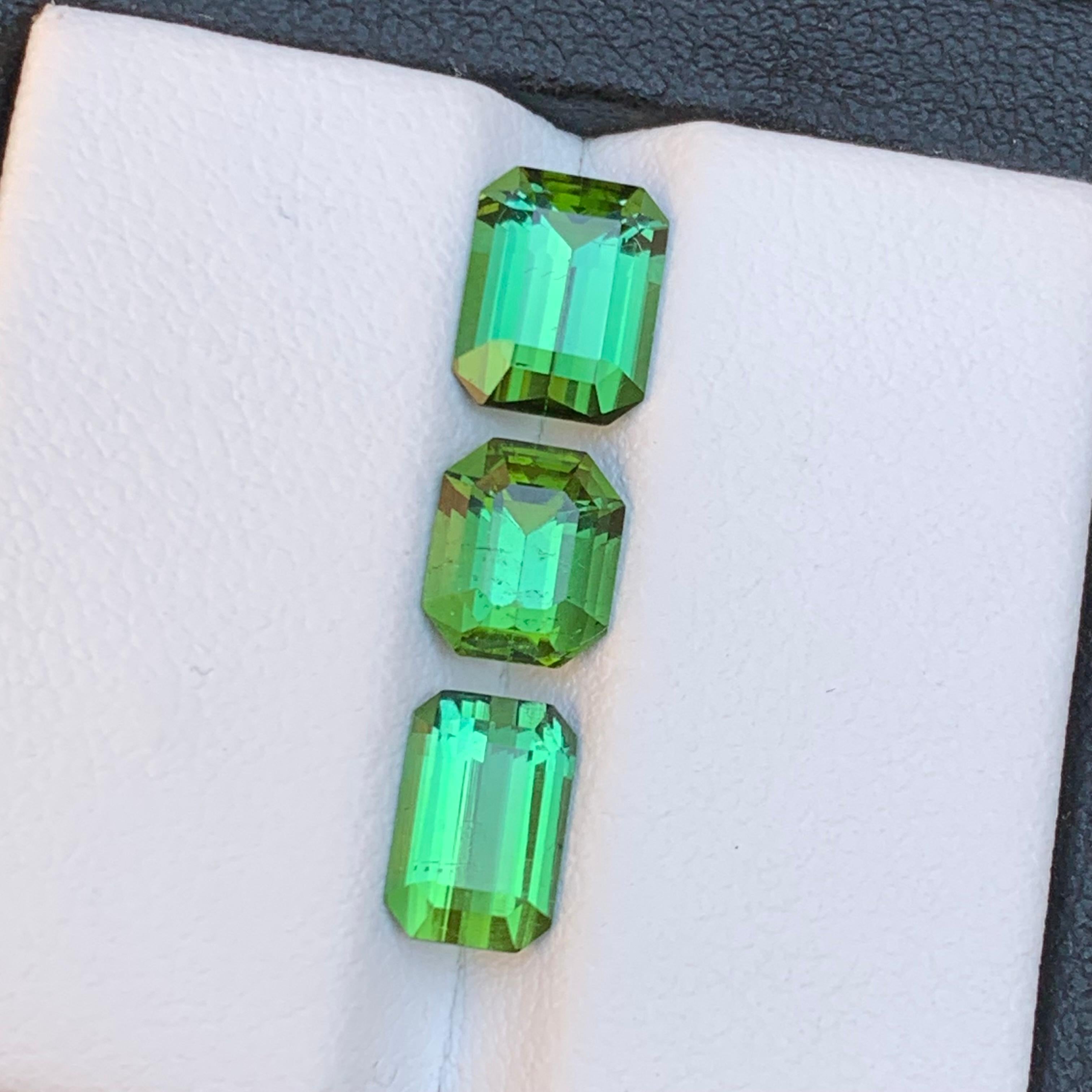 Leuchtend grüner natürlicher Turmalin mit losen Edelsteinen im Smaragdschliff von 4,30 Karat für Schmuck im Angebot 8