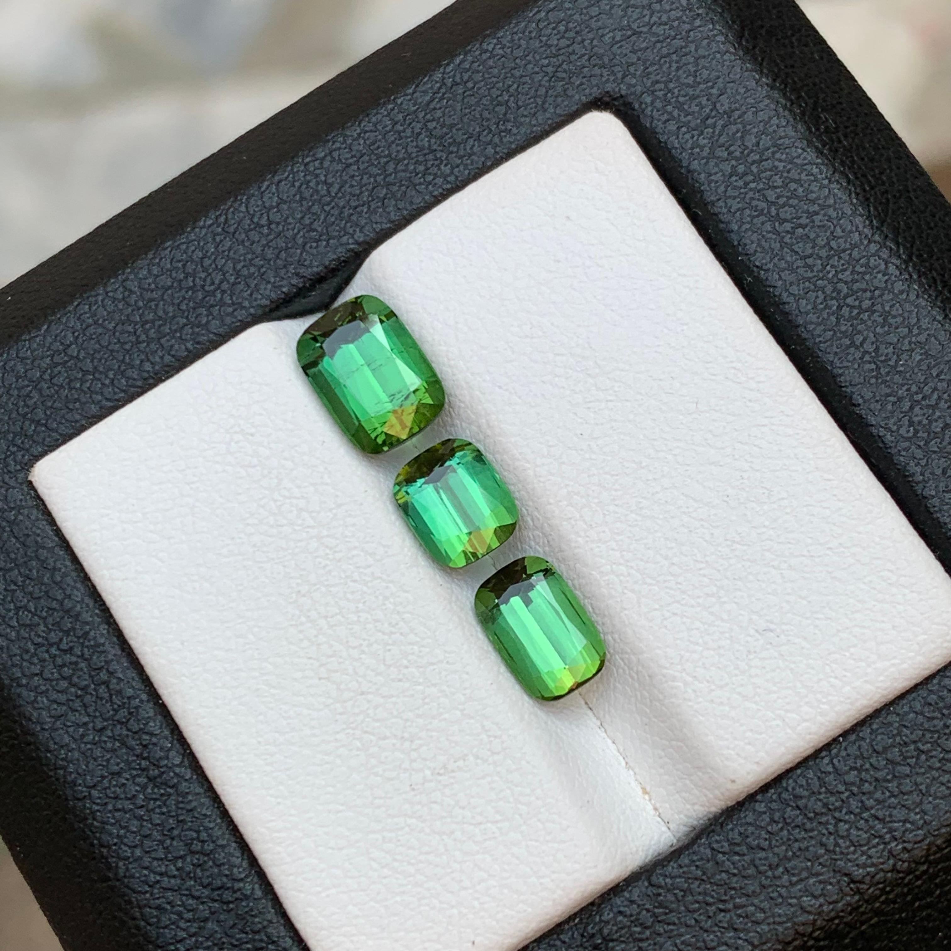Lose Edelsteine für Schmuck, Loses Kissen mit lebhaftem grünem natürlichem Turmalin, 4,20 Karat im Angebot 6