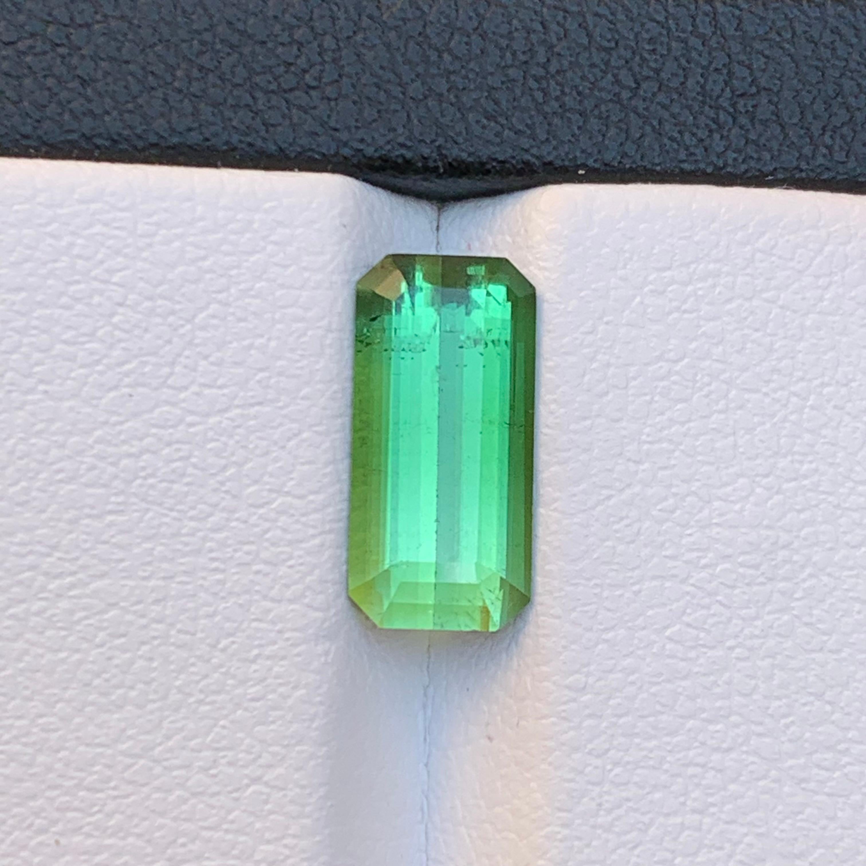 Bague en tourmaline naturelle verte vibrante, pierre précieuse non sertie de 3 carats, taille émeraude en vente 4