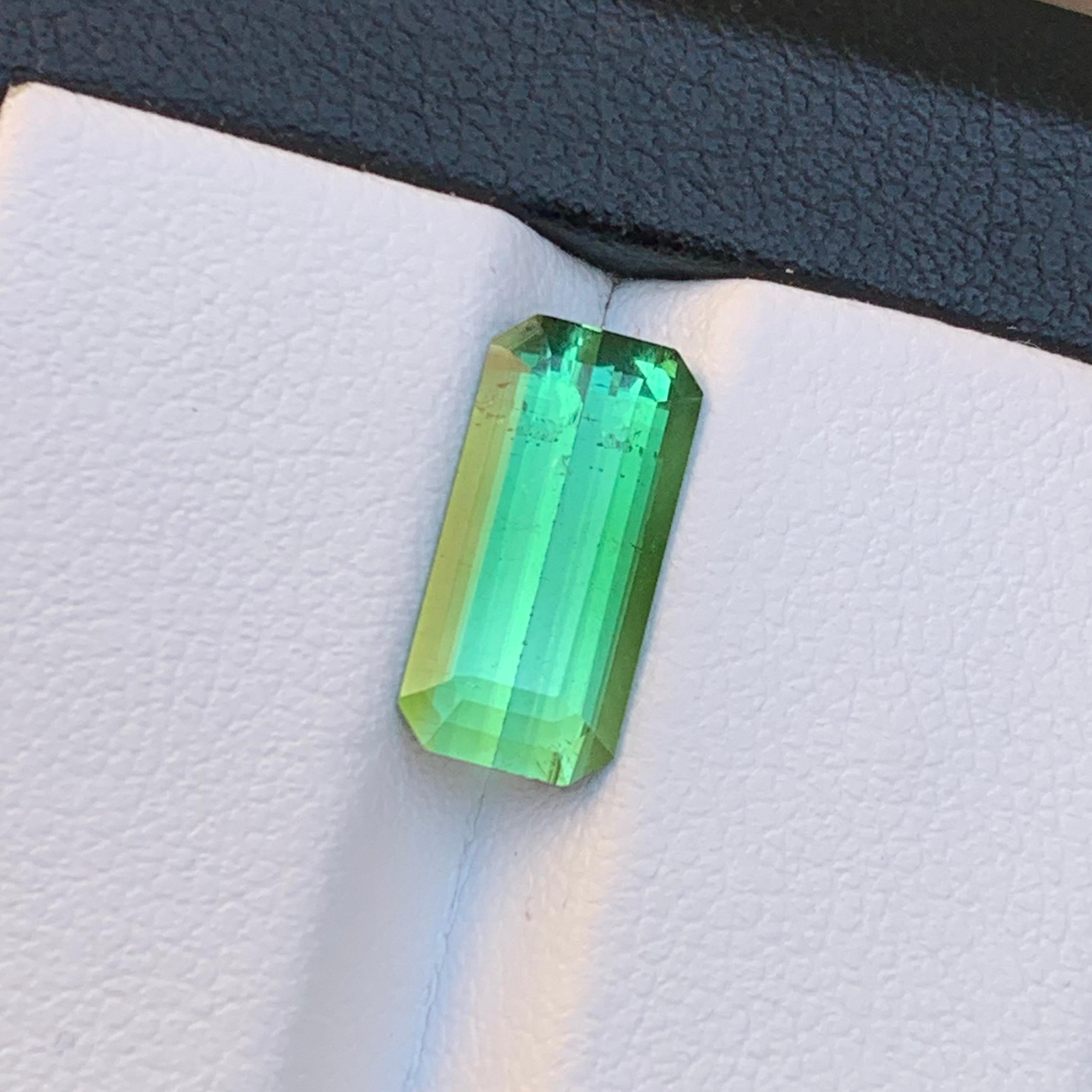 Bague en tourmaline naturelle verte vibrante, pierre précieuse non sertie de 3 carats, taille émeraude en vente 5