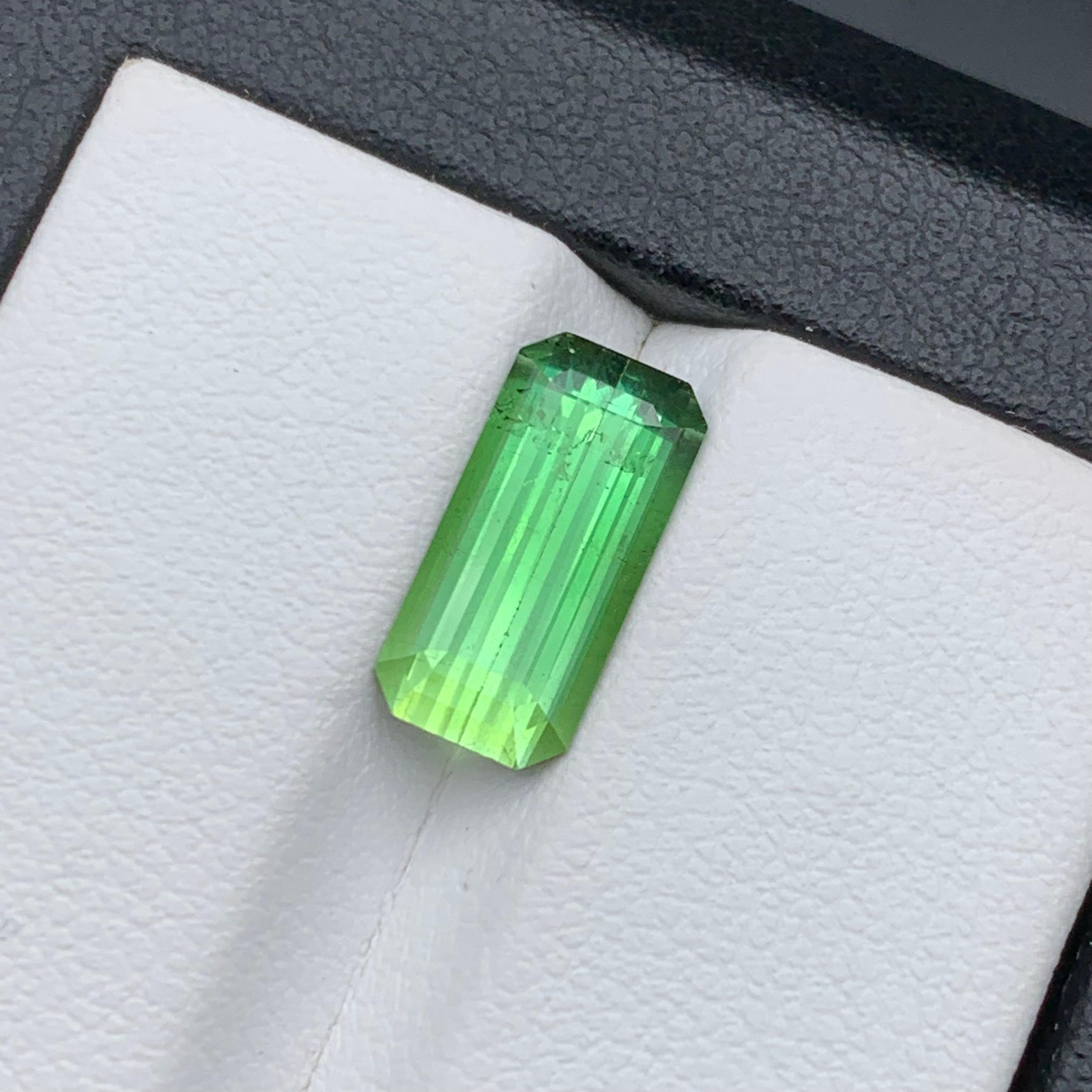 Bague en tourmaline naturelle verte vibrante, pierre précieuse non sertie de 3 carats, taille émeraude en vente 7
