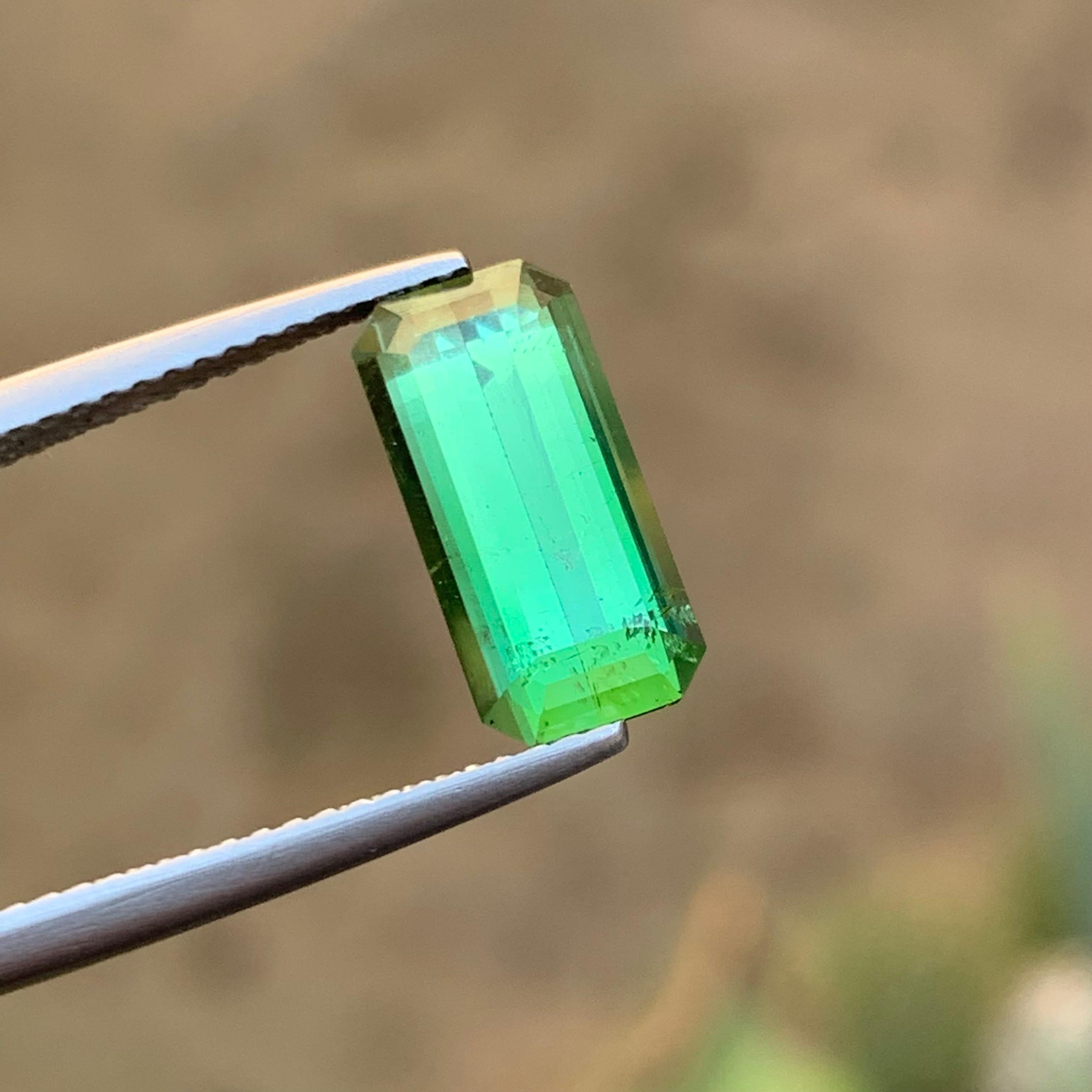 Bague en tourmaline naturelle verte vibrante, pierre précieuse non sertie de 3 carats, taille émeraude en vente 3