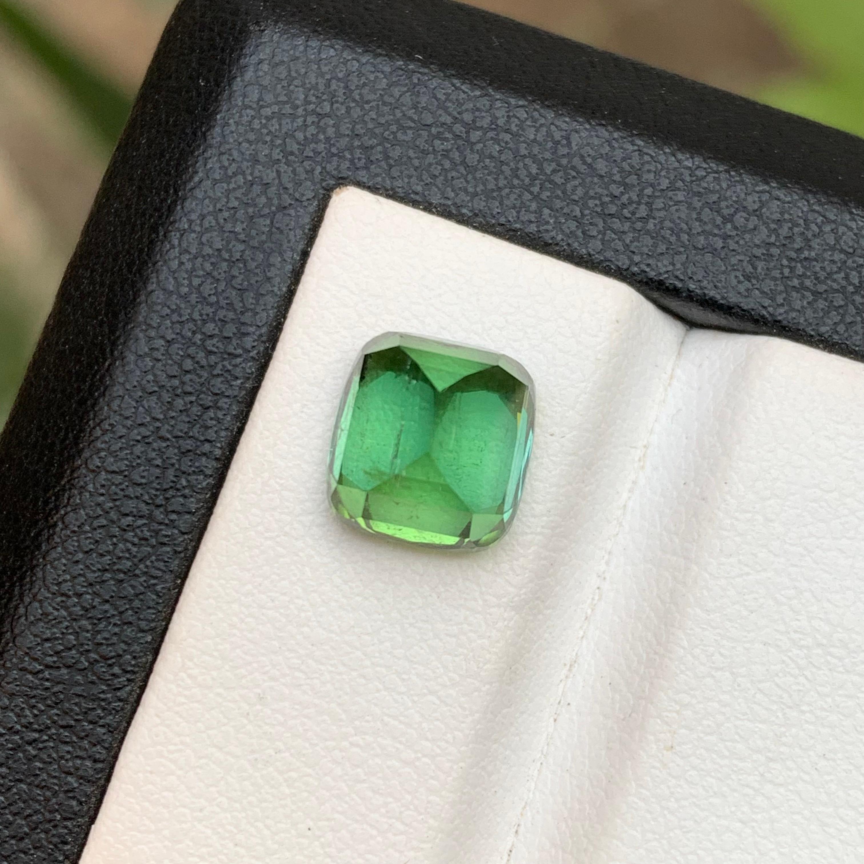 Anello con tormalina naturale verde vibrante, gemma sfusa da 5,10 carati con taglio a cuscino - Jewelry 10 In condizioni Nuovo in vendita a Peshawar, PK