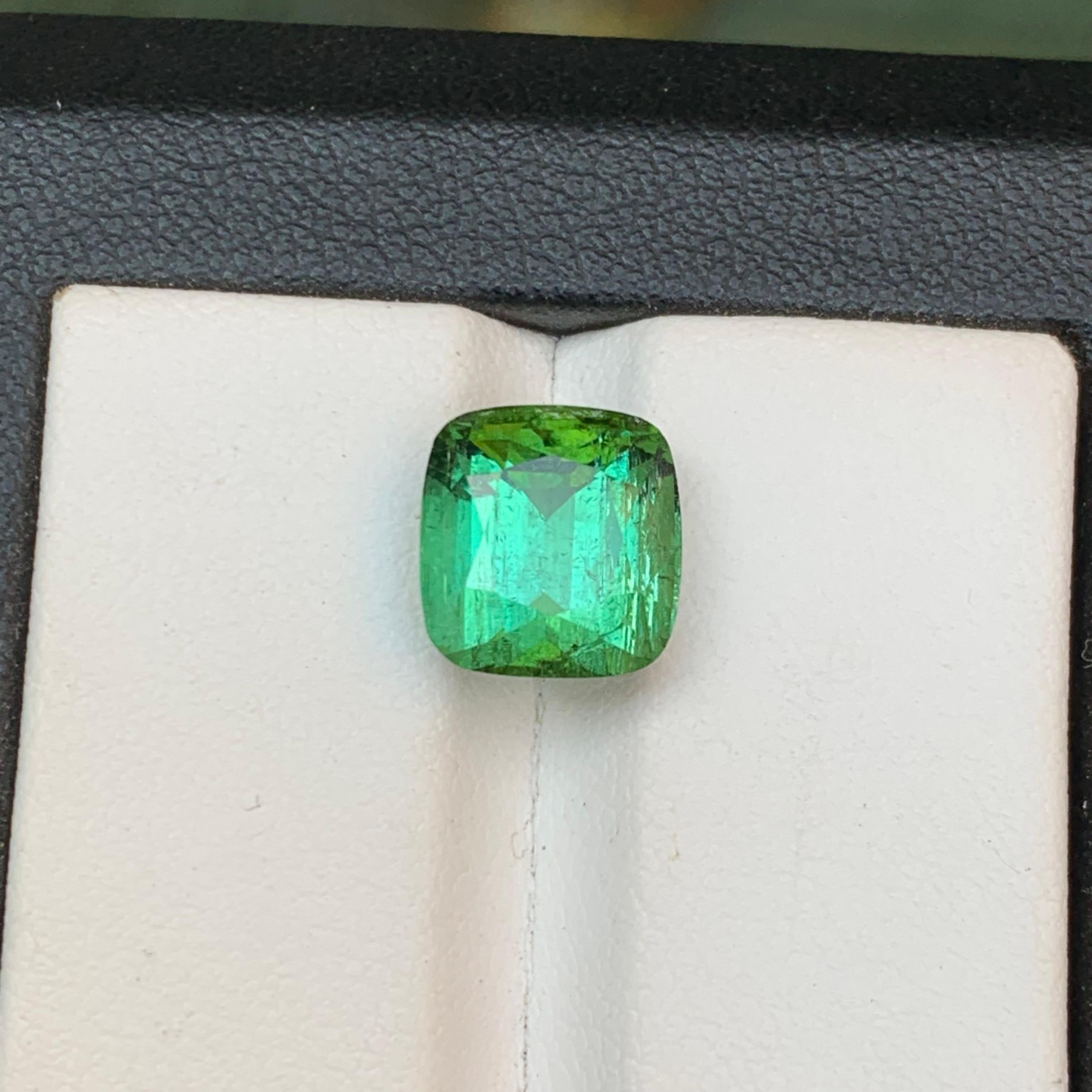 da uomo o donna Anello con tormalina naturale verde vibrante, gemma sfusa da 5,10 carati con taglio a cuscino - Jewelry 10 in vendita