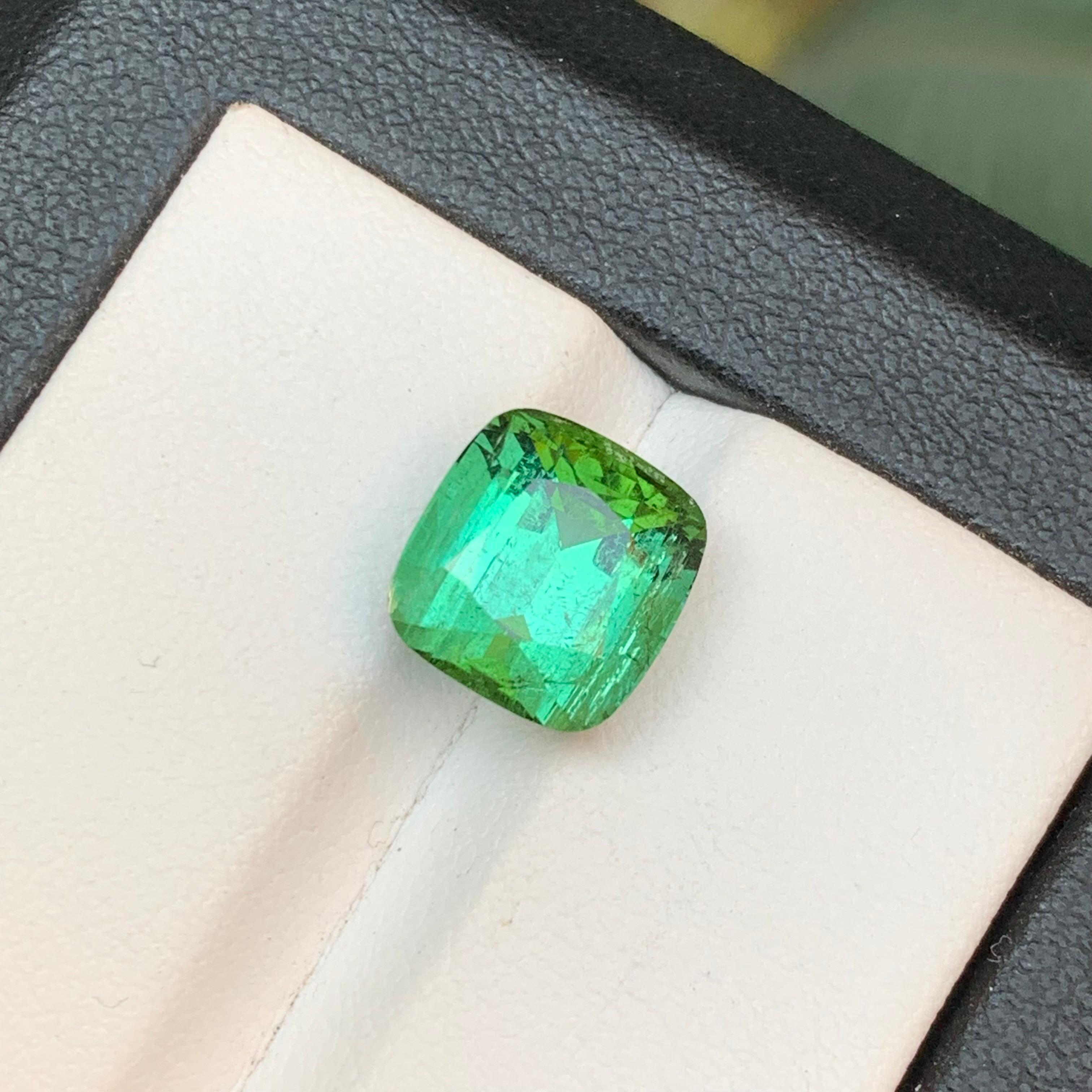 Anello con tormalina naturale verde vibrante, gemma sfusa da 5,10 carati con taglio a cuscino - Jewelry 10 in vendita 1