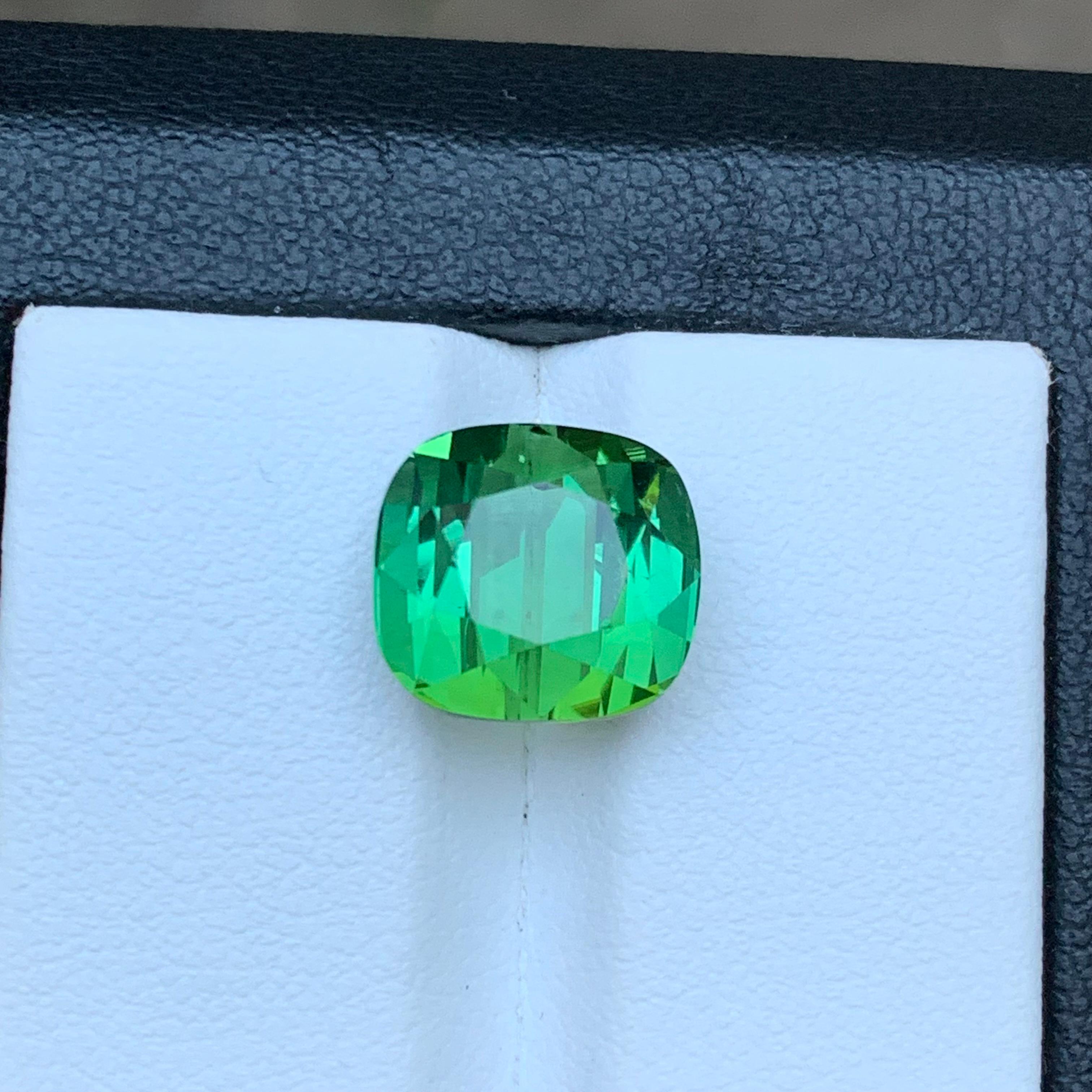 Contemporary Vibrant Green Natural Tourmaline Ring Loose Gemstone 7.40 Ct Cushion Cut Jewelry For Sale